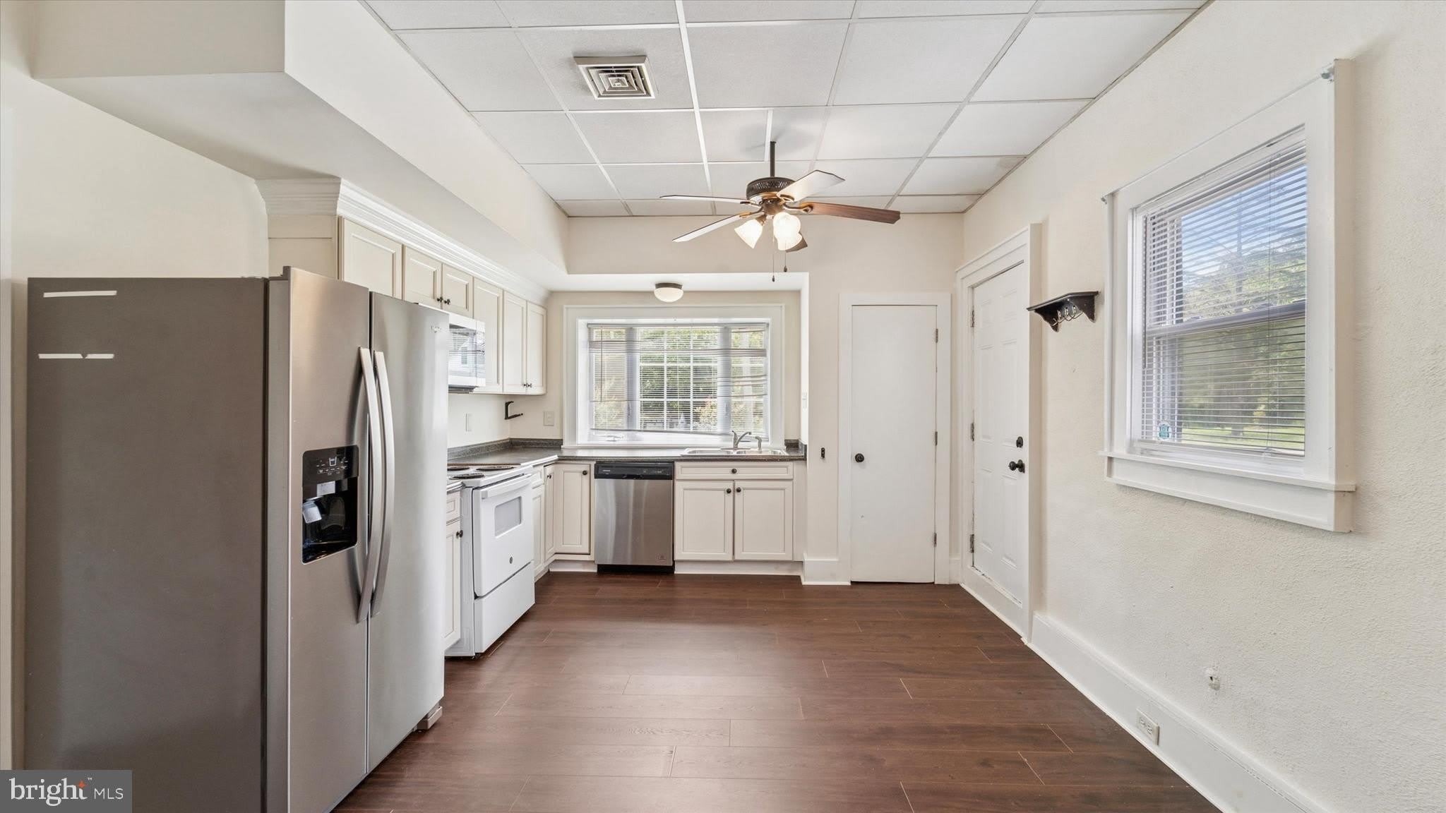 221 CENTER Street – photo 5