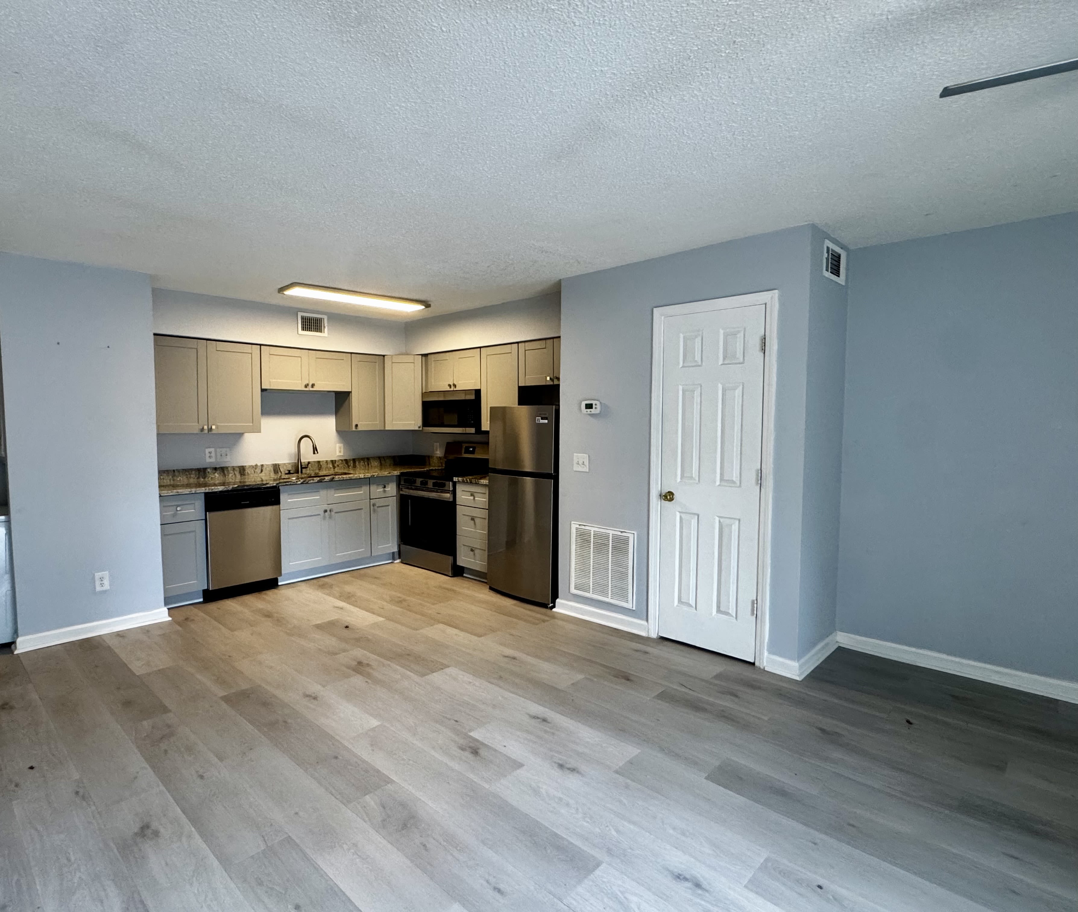 415 Cambridge Circle E-2 – photo 3