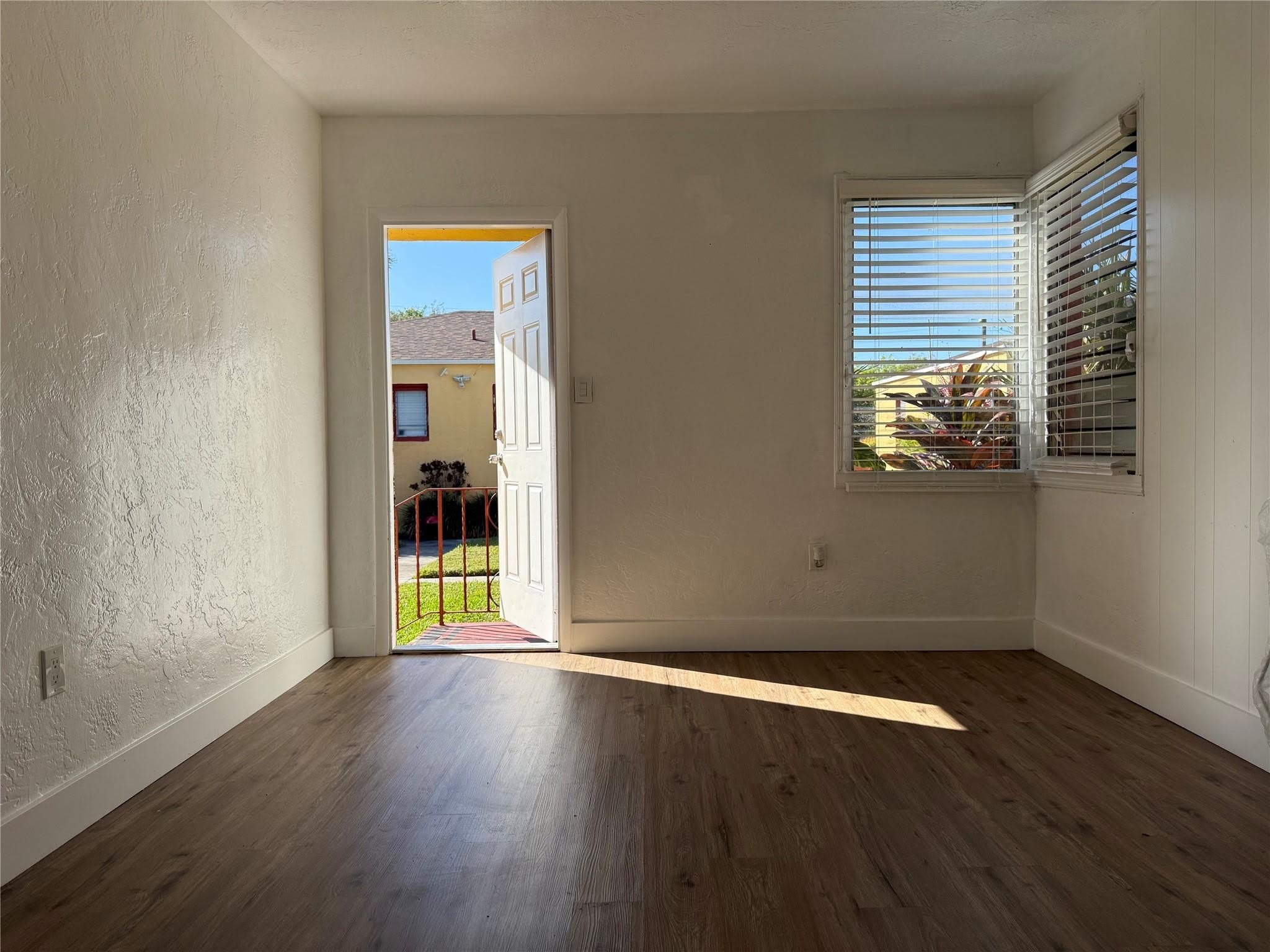1739 Moffett Street – photo 2