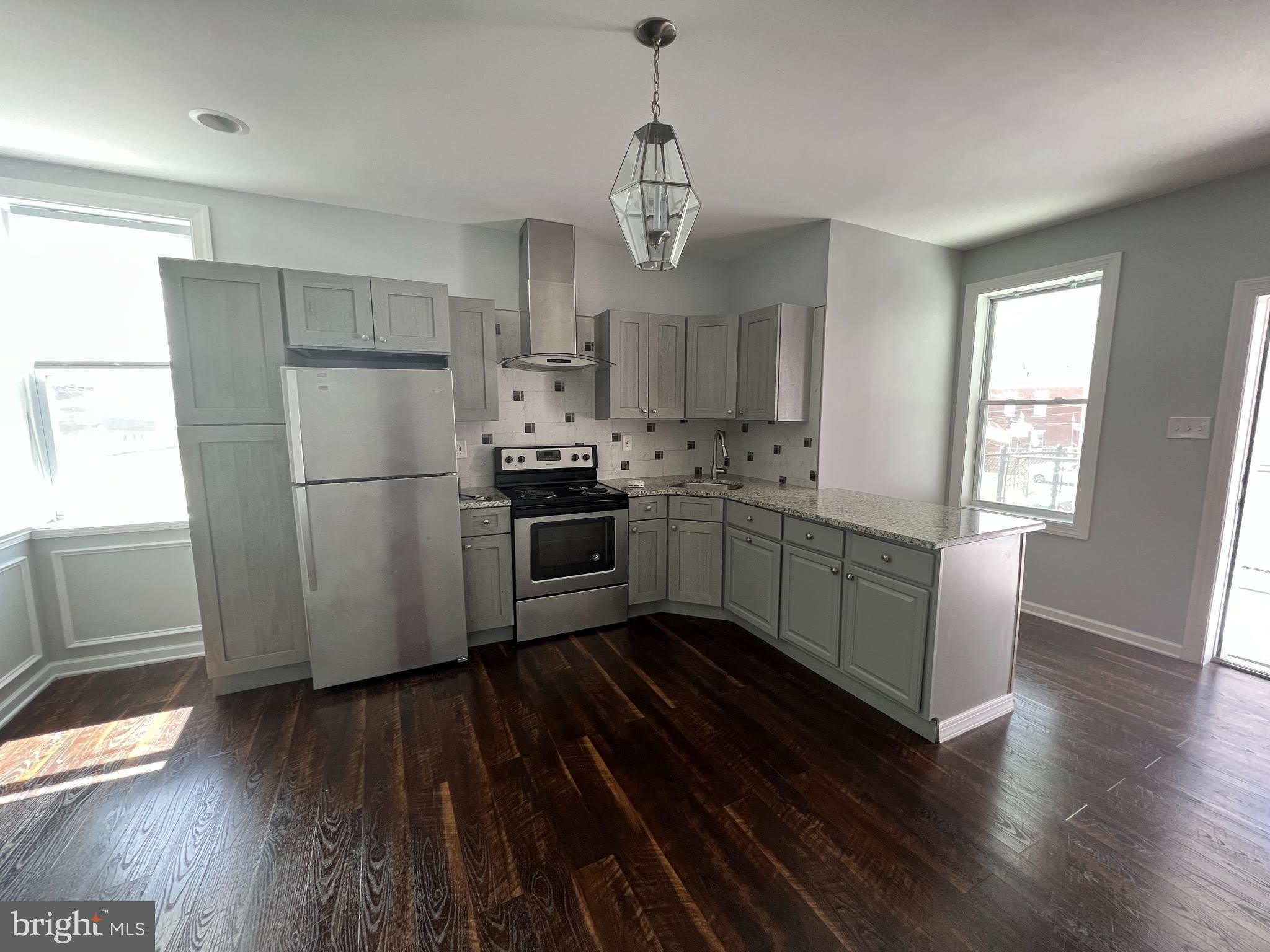 2084 E ALLEGHENY Avenue – photo 5
