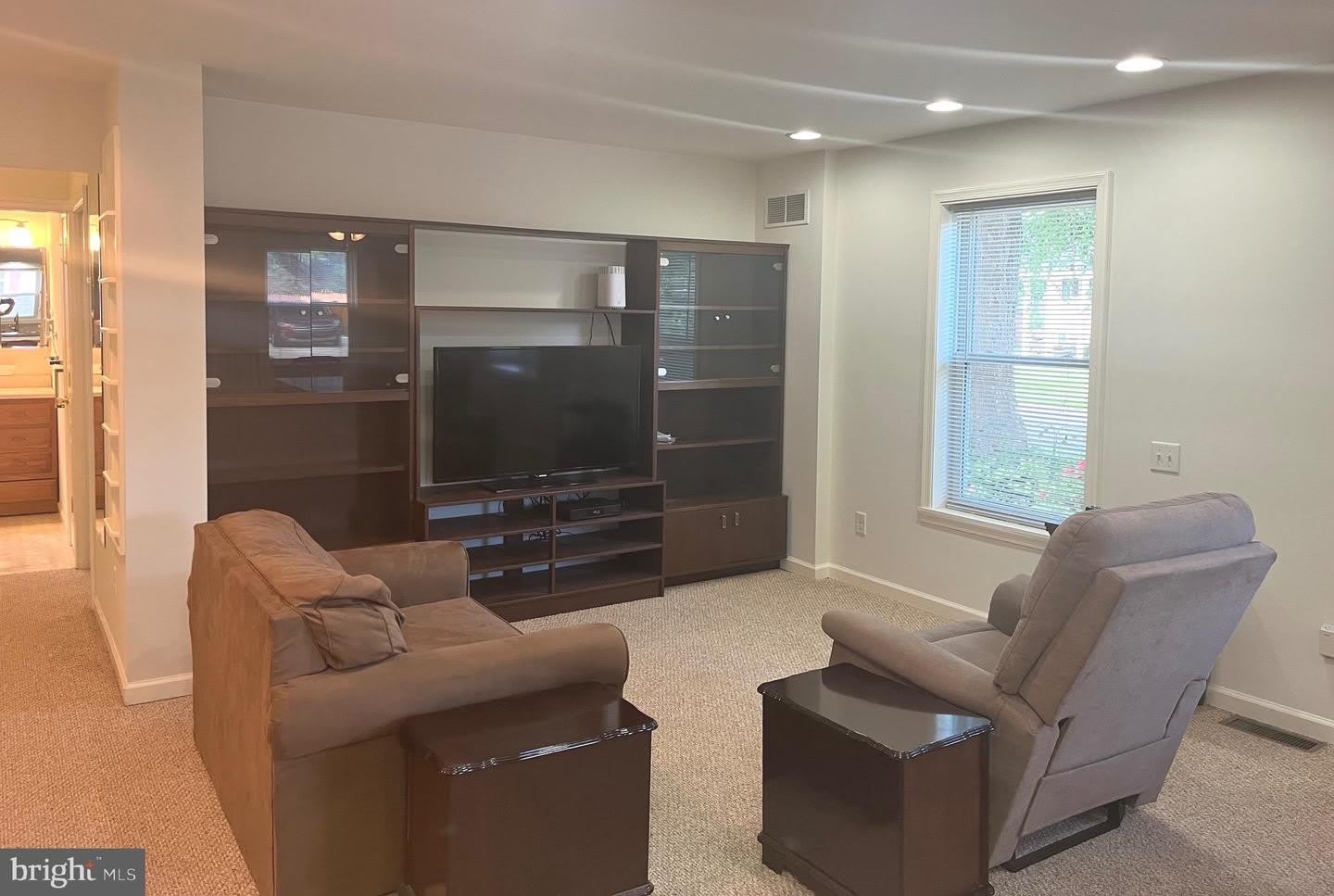 870 BROADFIELD DR – photo 5
