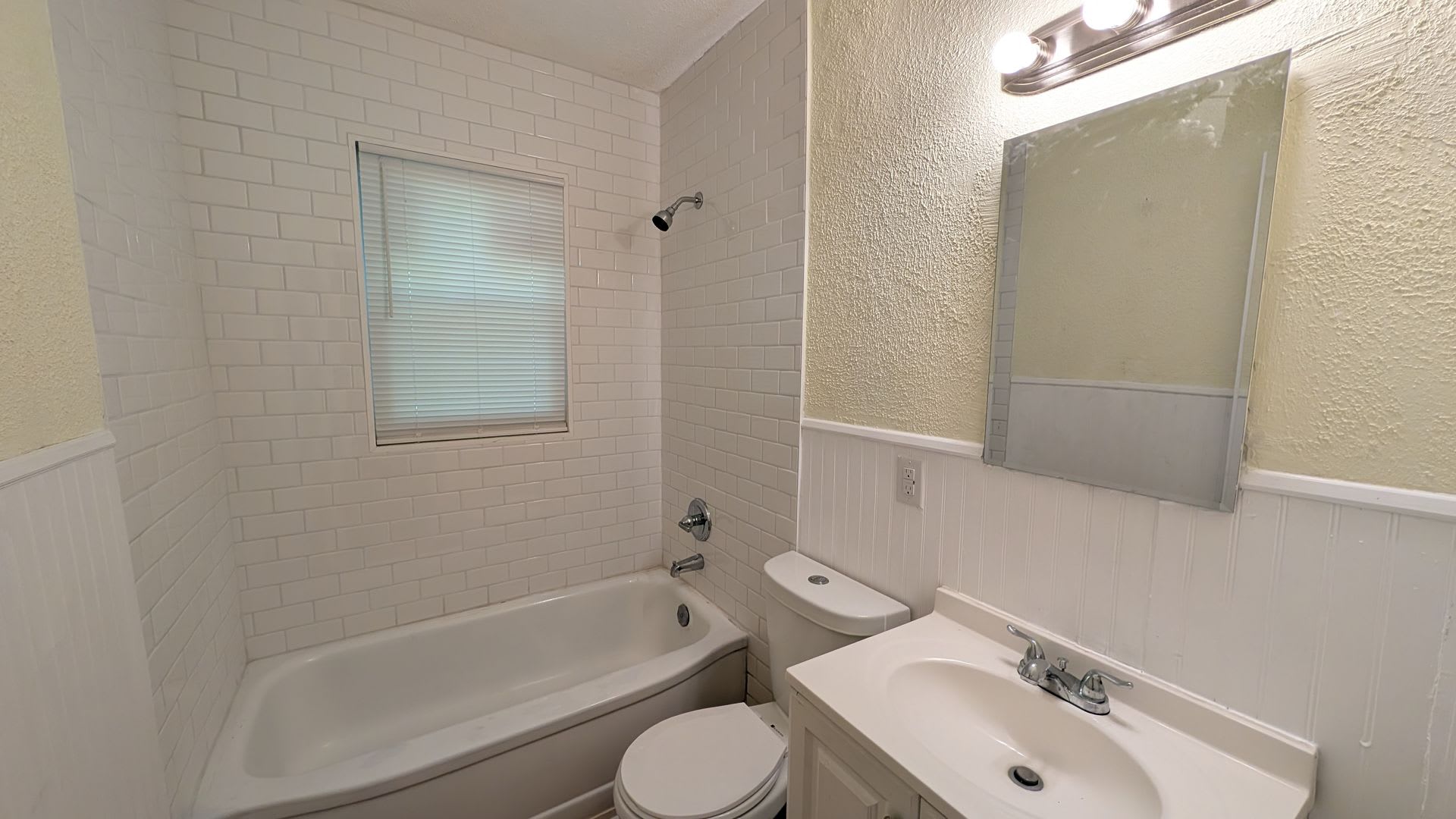 Newly Renovated, Large Yard, Extra Storage – photo 5