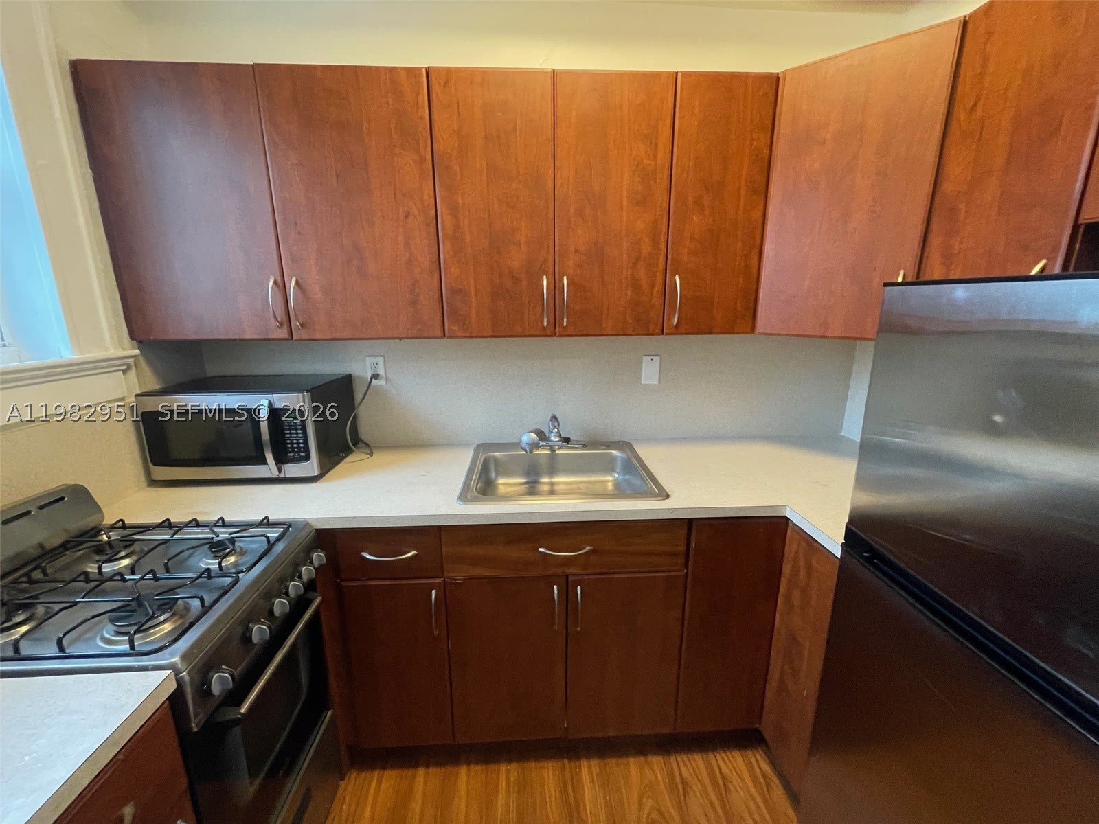 1611 Michigan Ave – photo 3