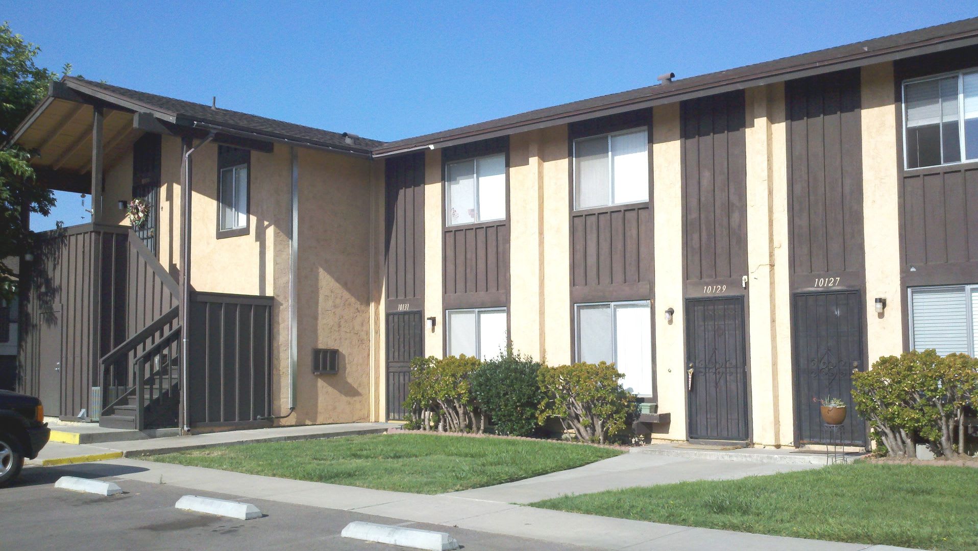 Updated 2BR/1BA 2 Story Townhome in Park Like setting in Santee – photo 3