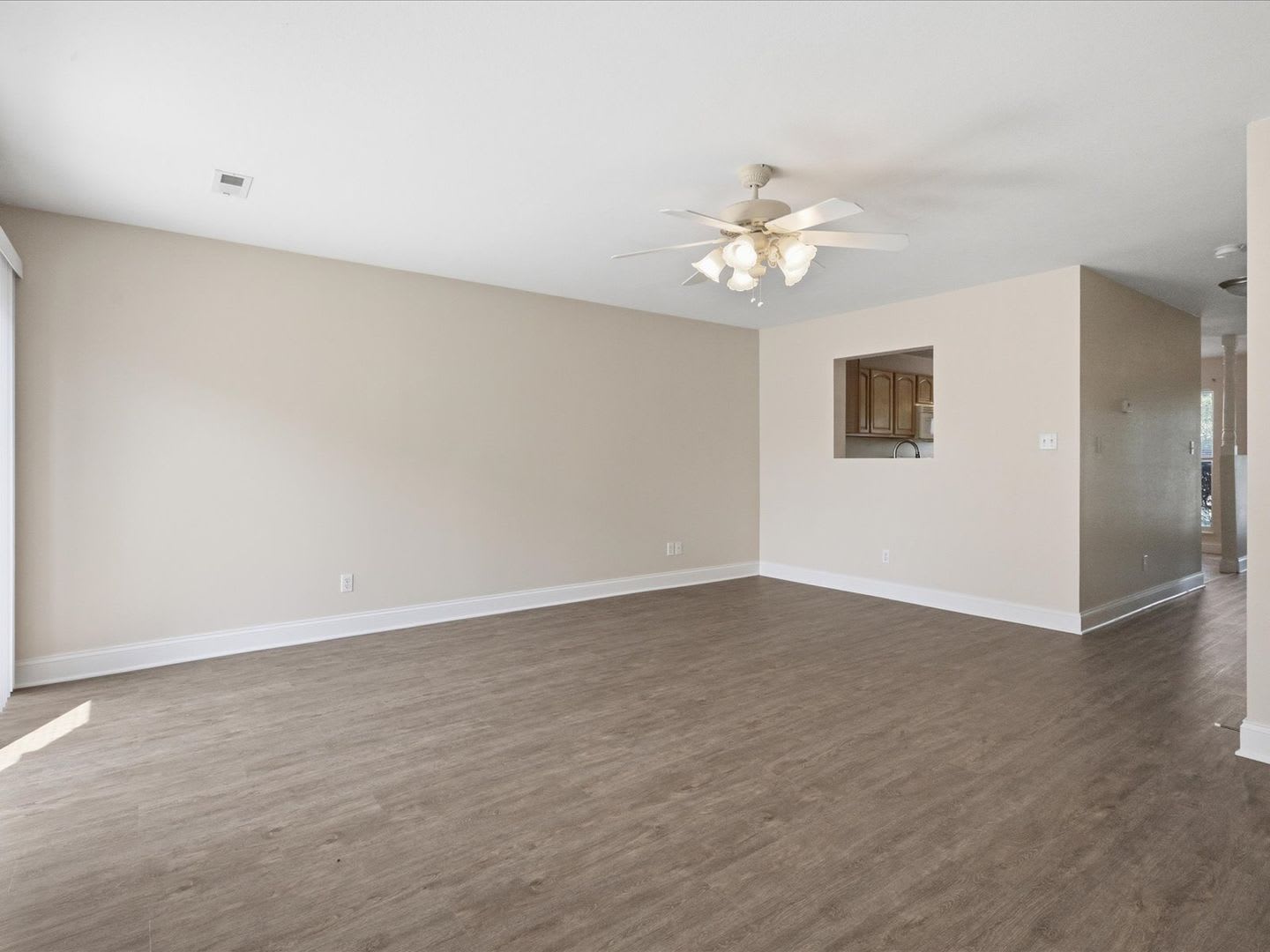 City Of Maryville 37801 Beautifully Updated 2 Bedroom 2 5 Bath Townhome – photo 2