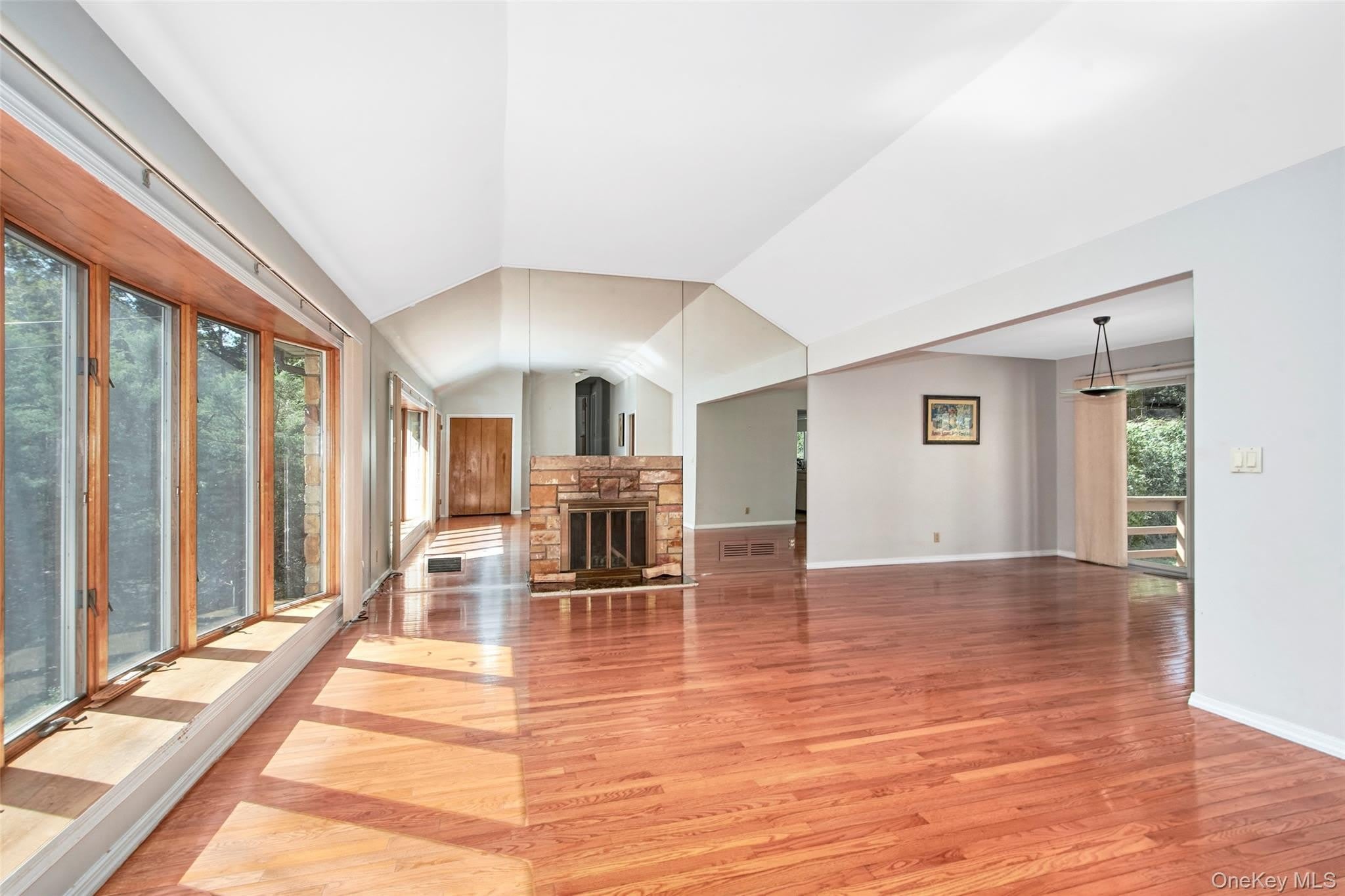 185 Pinewood Road – photo 3