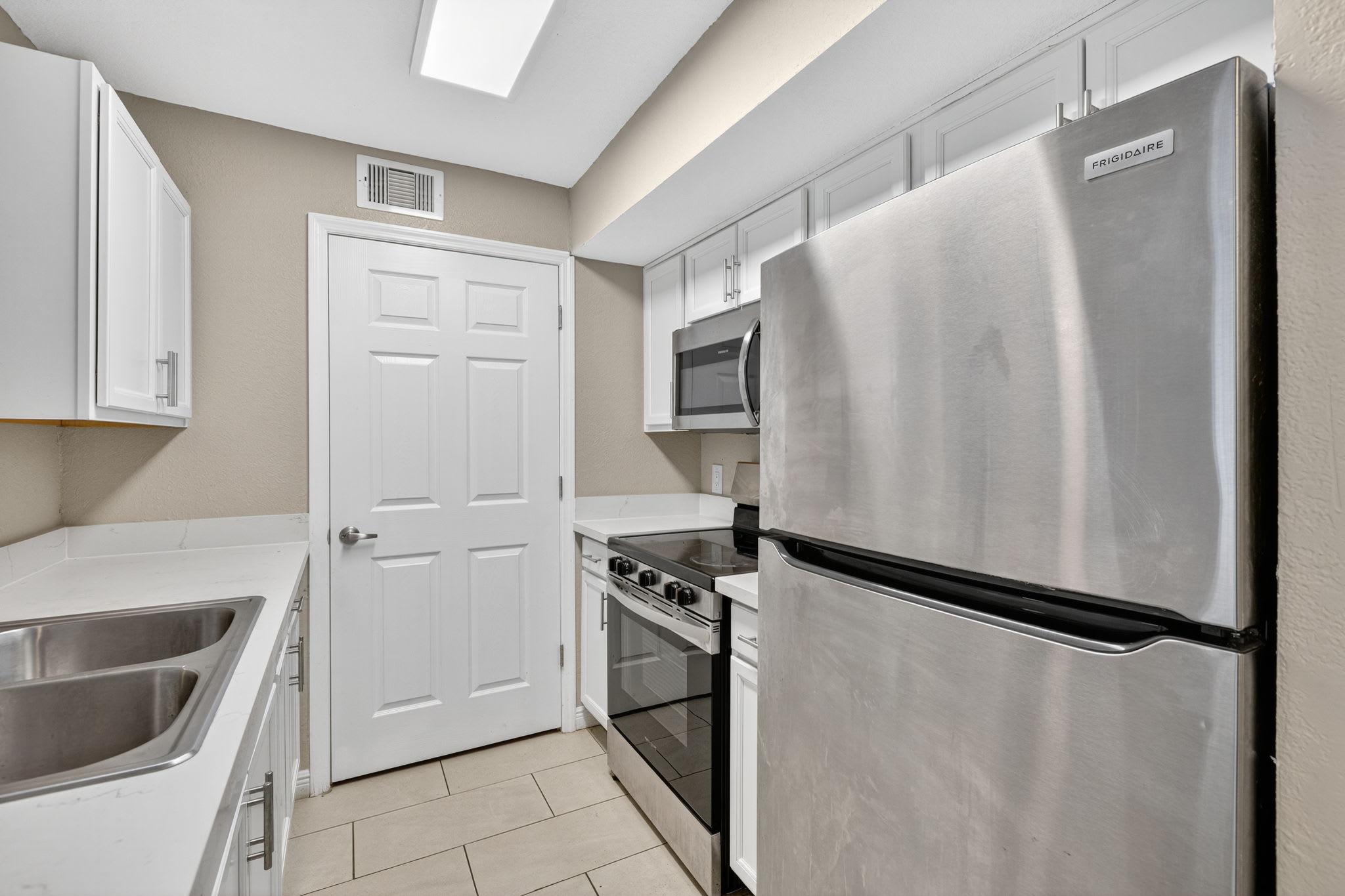 Mer Soleil Apartments – photo 2