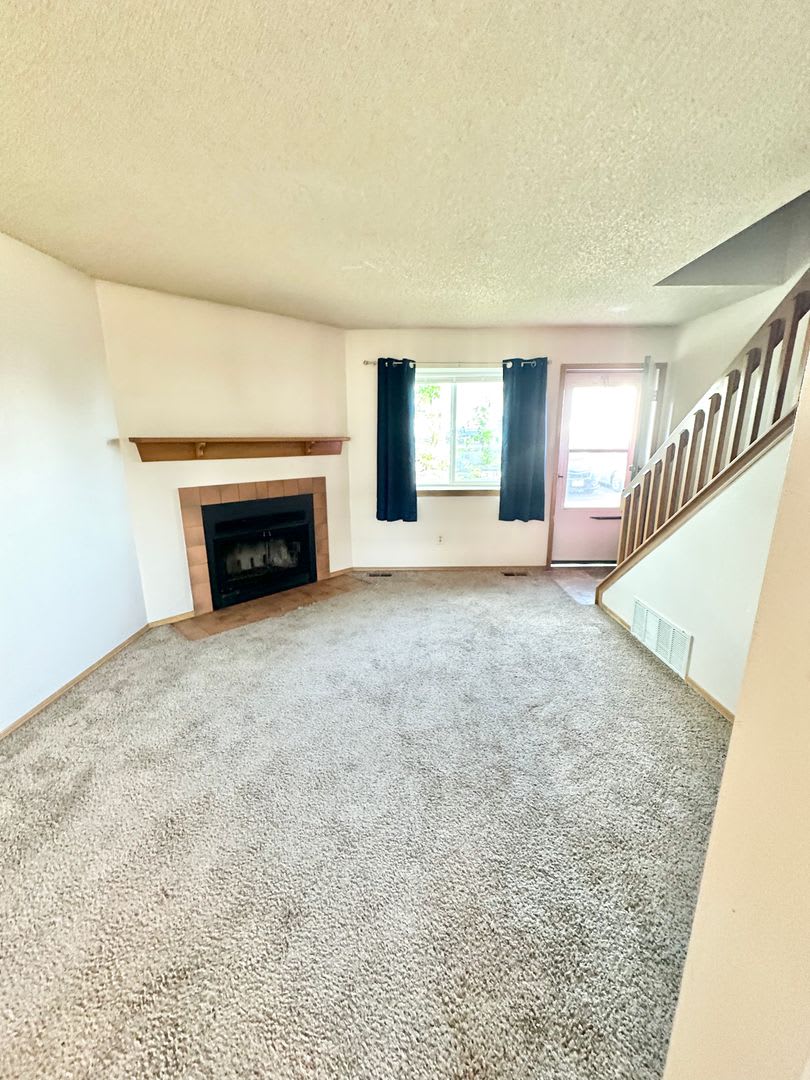Townhome on Soaring Eagle for Rent – photo 2