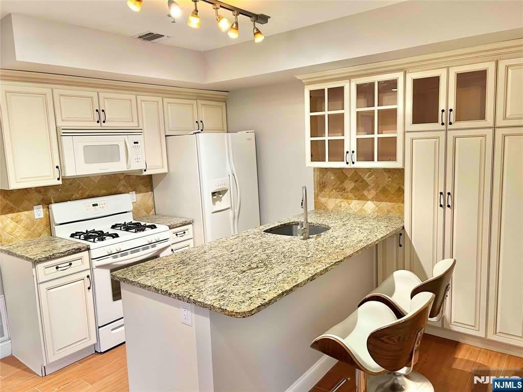 284 John Street – photo 2