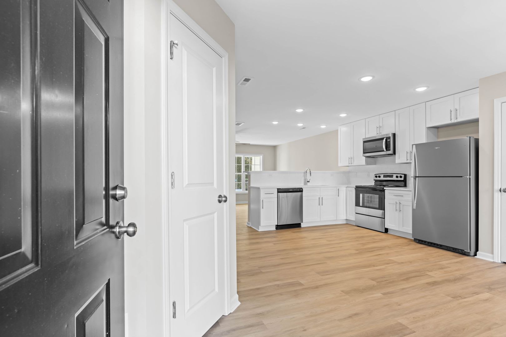 Military Special Expires 8 31 Small Luxury Community New Construction Townhouses Minuets From Fort Bragg Pet Friendly – photo 4