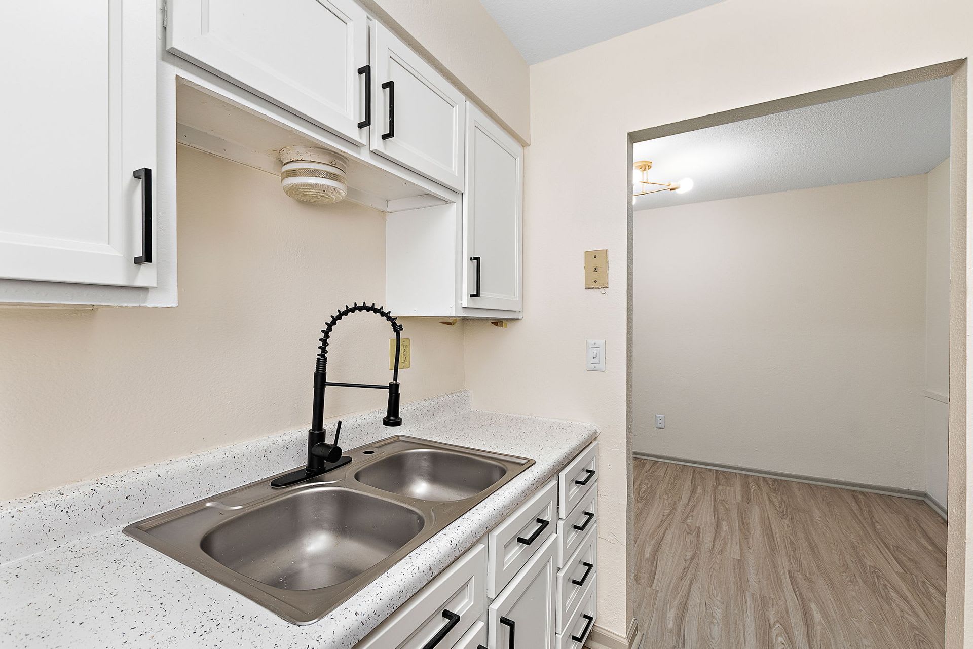 Oval Spring Apartments – photo 3