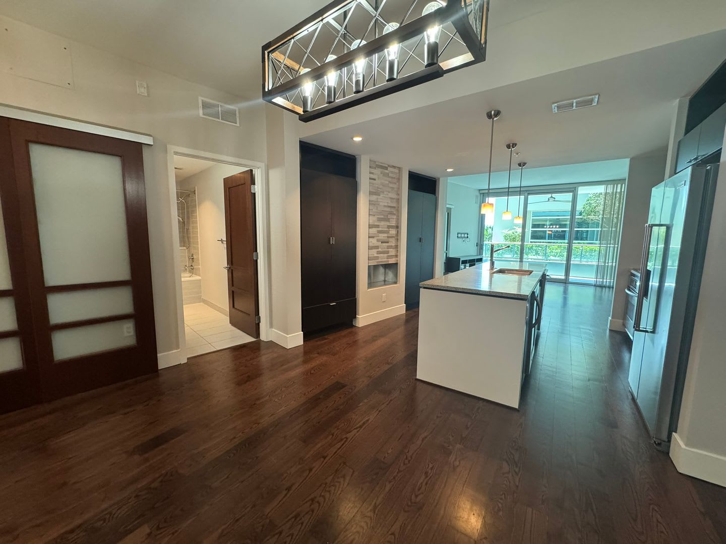Luxurious 2/2 Modern Condo in Prestigious Channelside with Resort-Style Amenities – photo 2