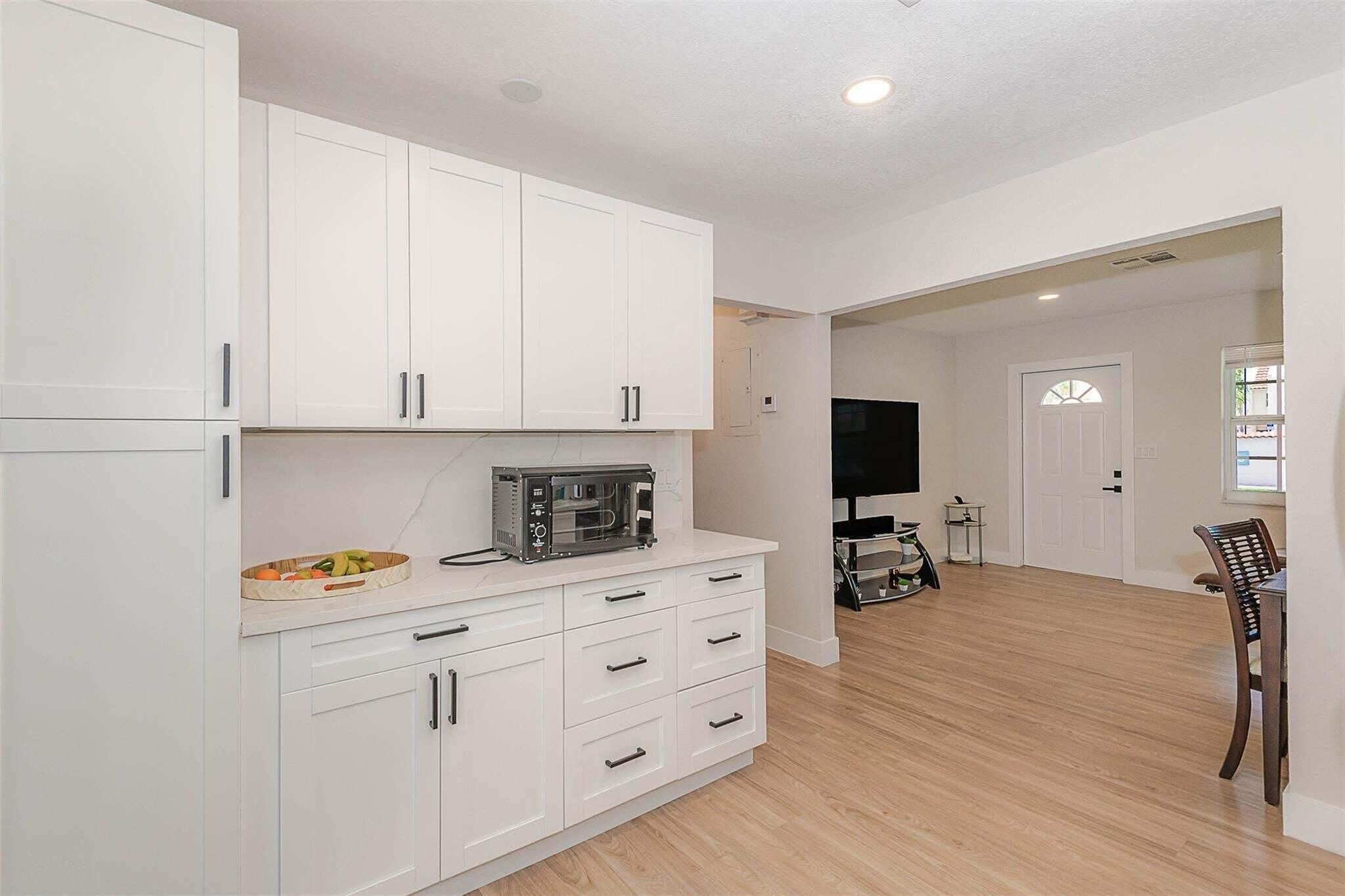 1449 SE 4TH Avenue – photo 2