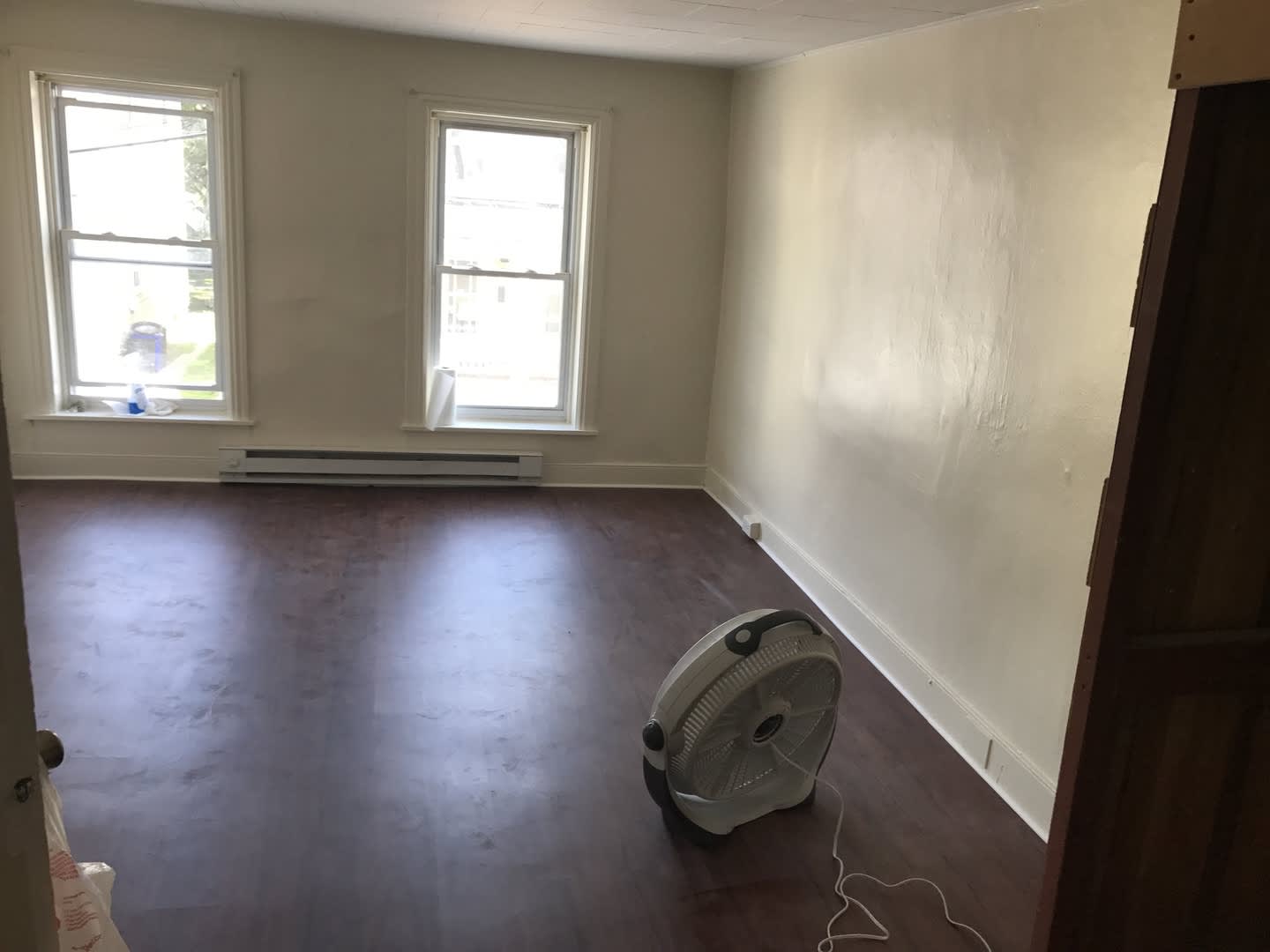 122 N Penn St 3 Bedroom Half Duplex 1100 Available Mid September – photo 4