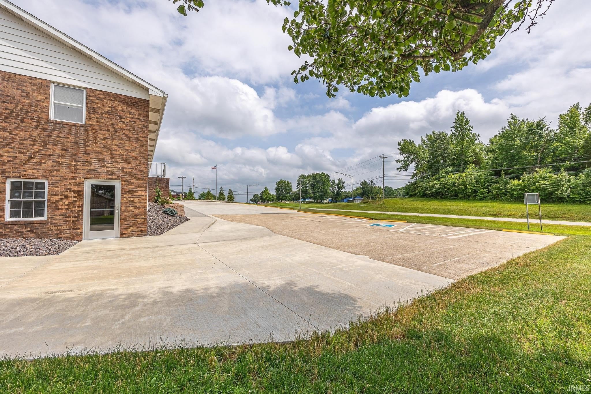 1482 Executive Boulevard – photo 2