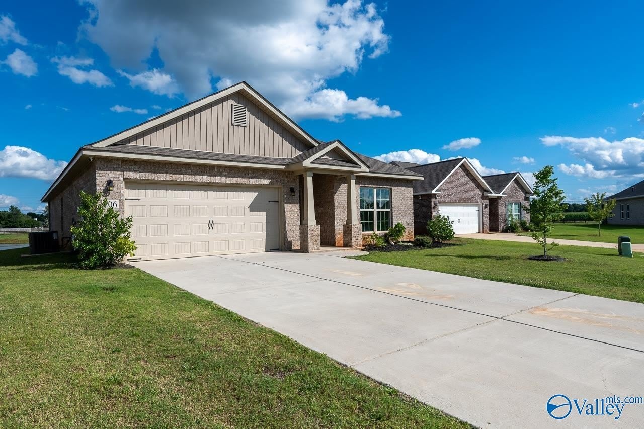 106 Elaina Grey Court – photo 1