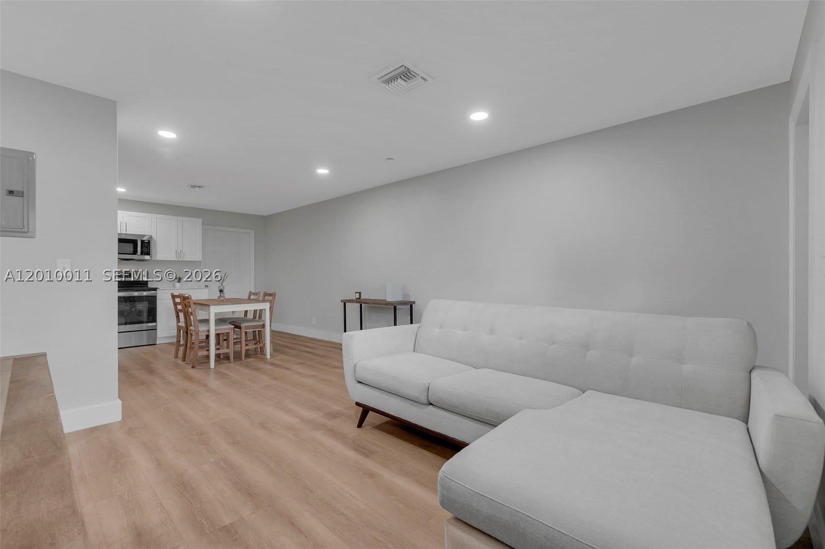 700 NW 18th St – photo 5