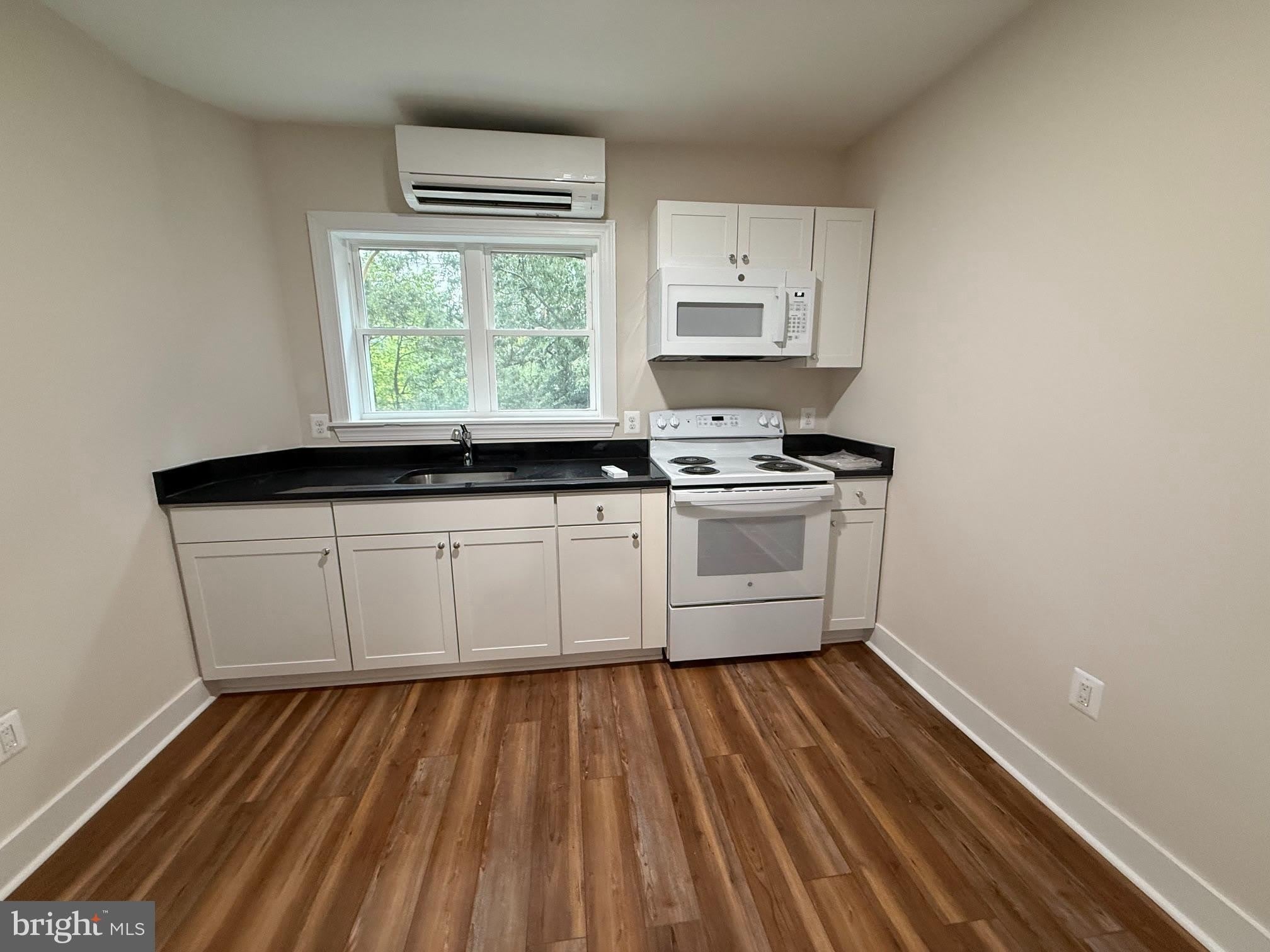 704 WASHINGTON Avenue – photo 3
