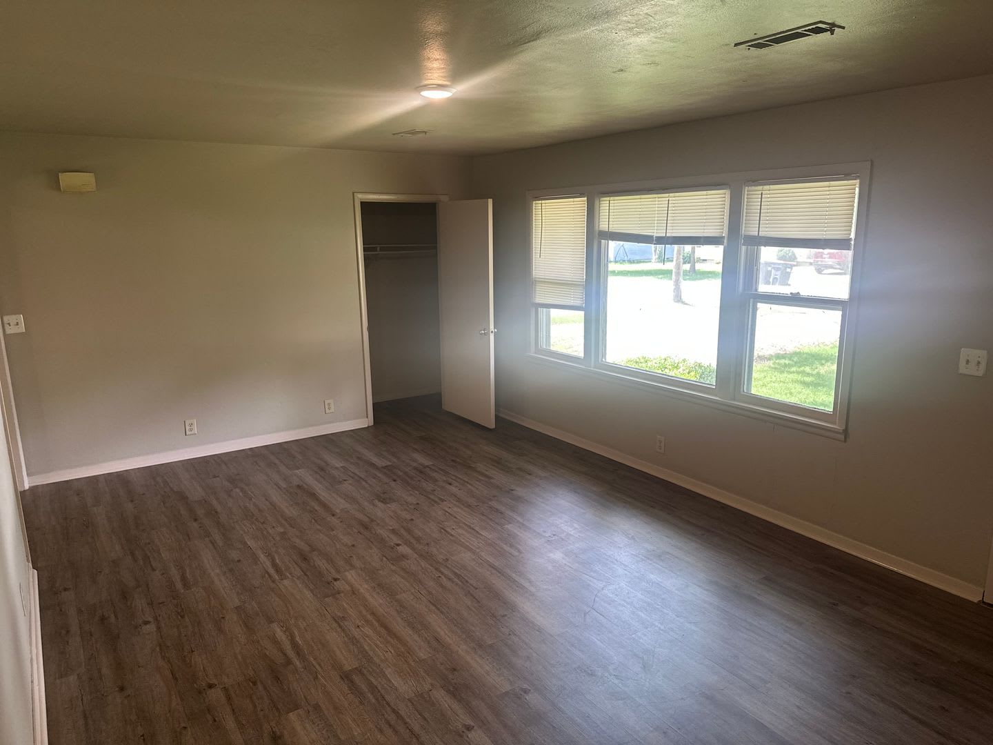 Available Now 3 Bed 2 Bath Springdale Home With Split Floorplan And Large Fenced In Backyard – photo 2