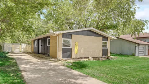 8726 Lakewood Avenue – photo 1