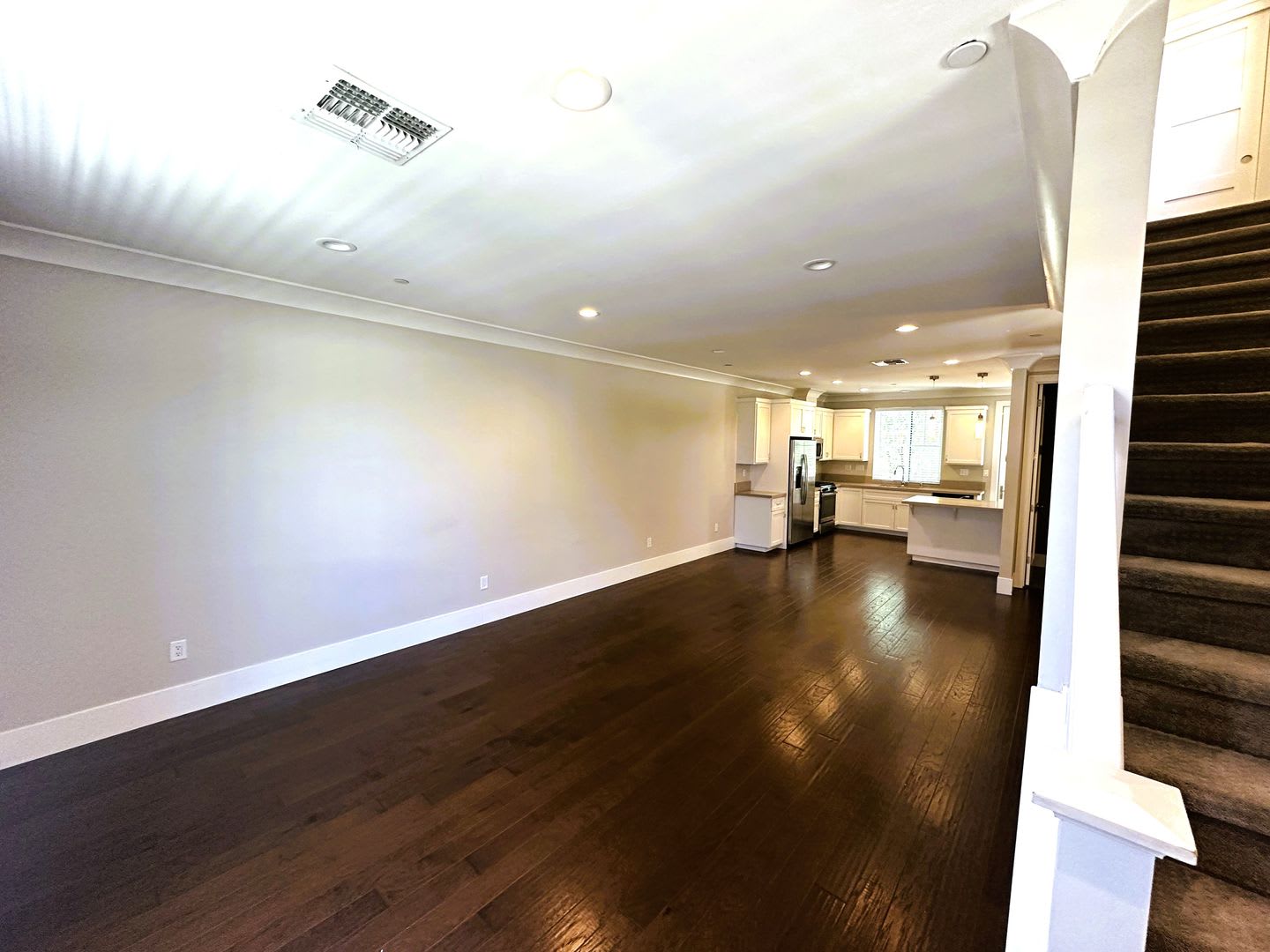 Spacious 4-Bedroom Home with Private In-Law Suite in Sacramento – photo 3
