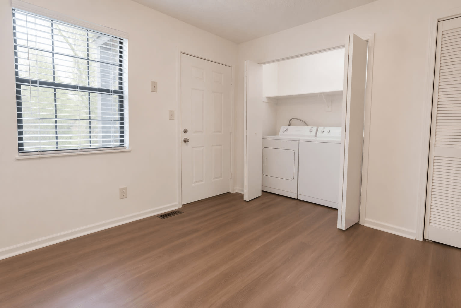 Court at Sandstone – photo 4