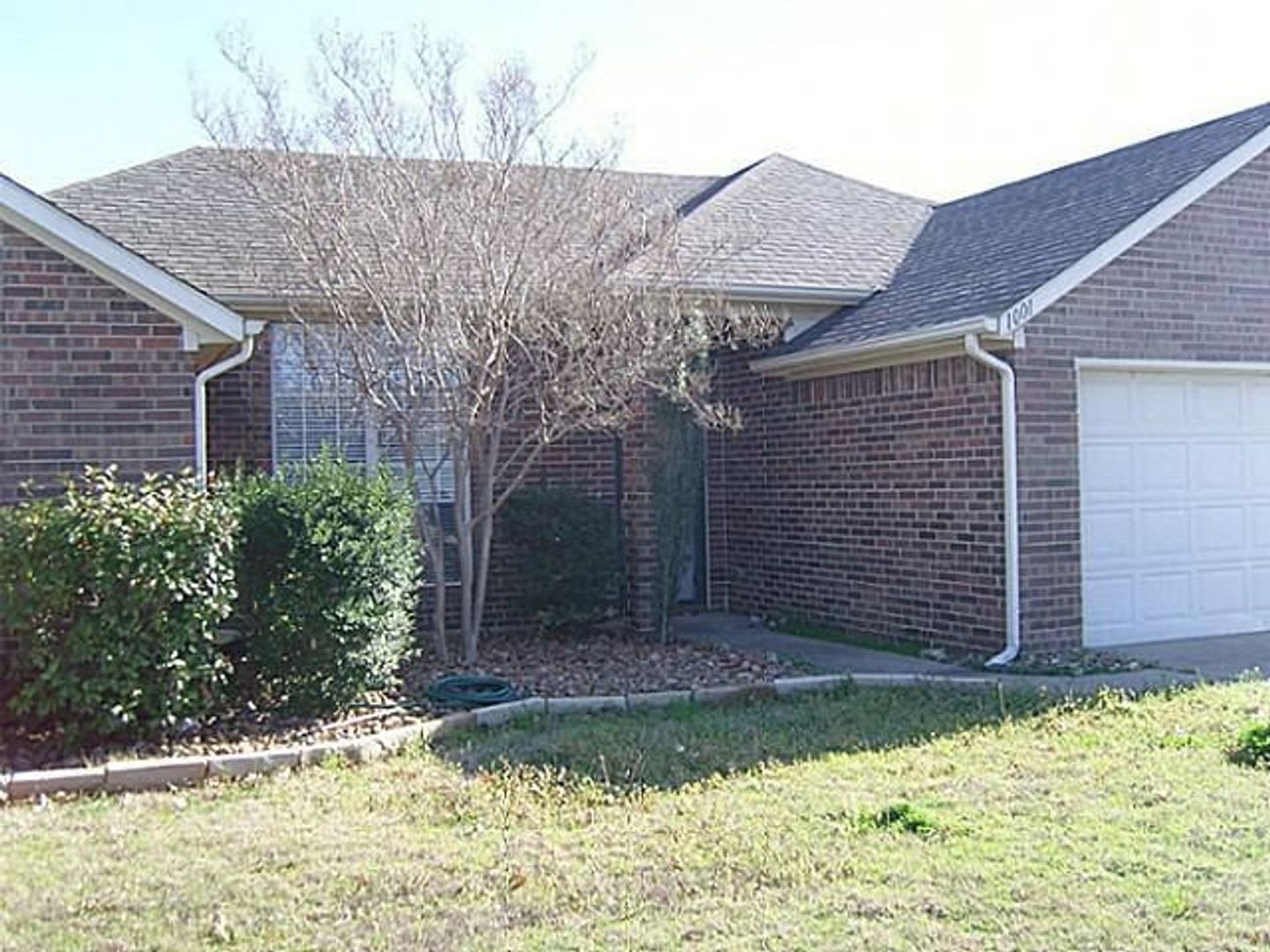 1001 BROOKHAVEN DR – photo 1