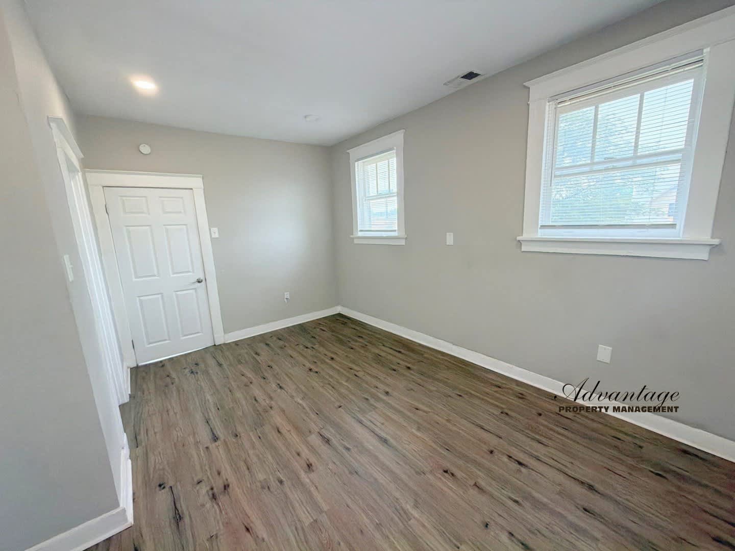 525 N Waldran Blvd Unit 4 – photo 4