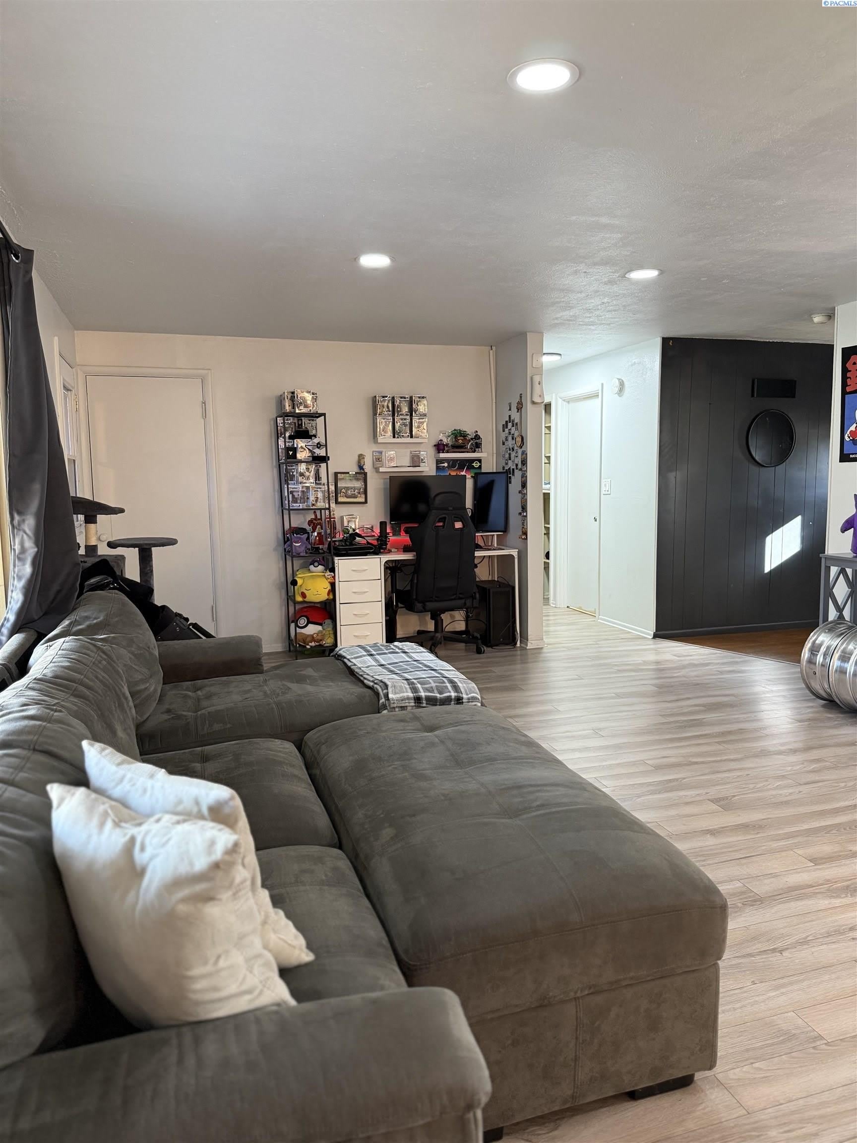 1326 W 4th Ave – photo 5