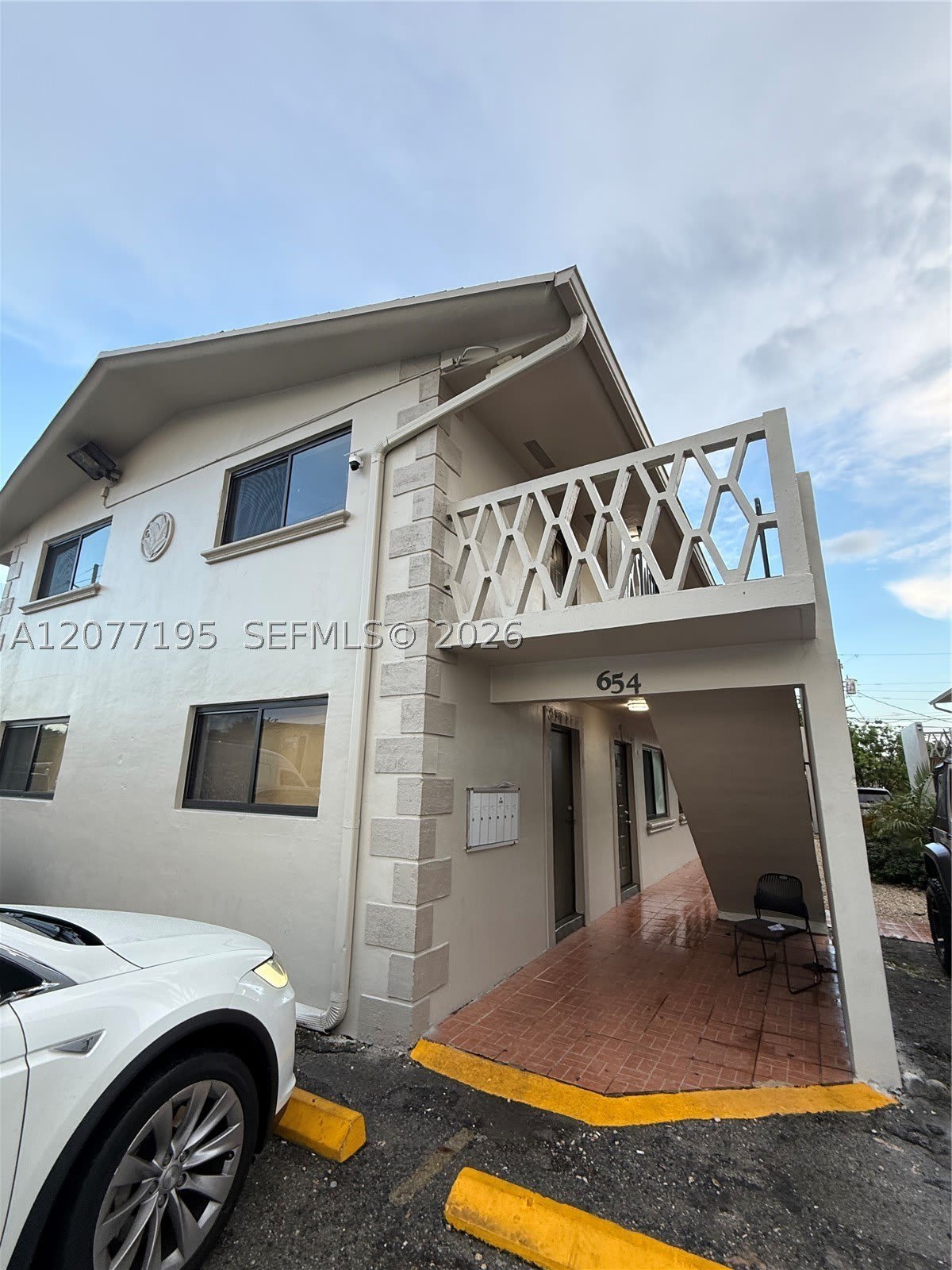 664 W 29th St – photo 3