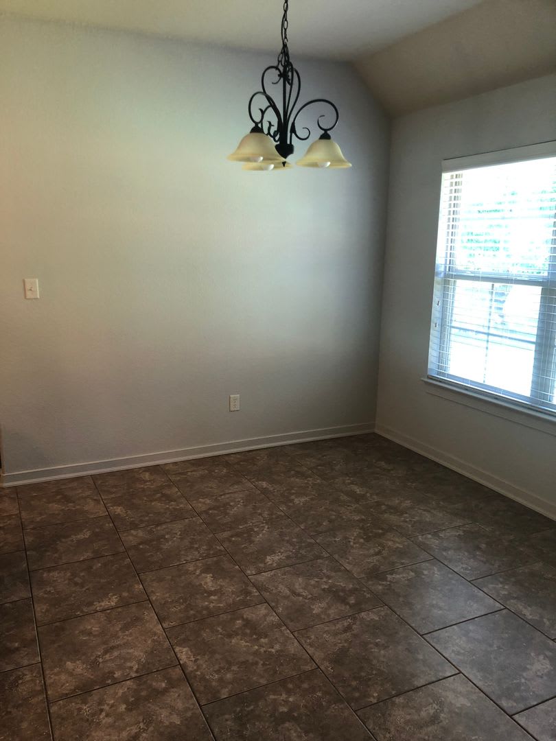 BEAUTIFUL HOME IN GREAT LOCATION! – photo 4