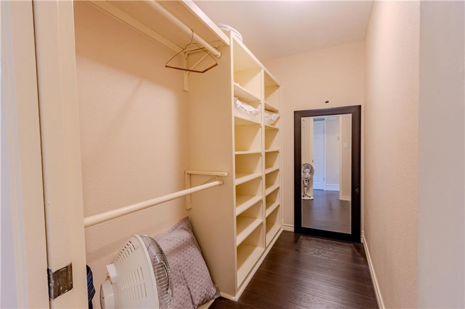 Beautifully renovated courtyard townhome in the heart of Corpus Christi – photo 4