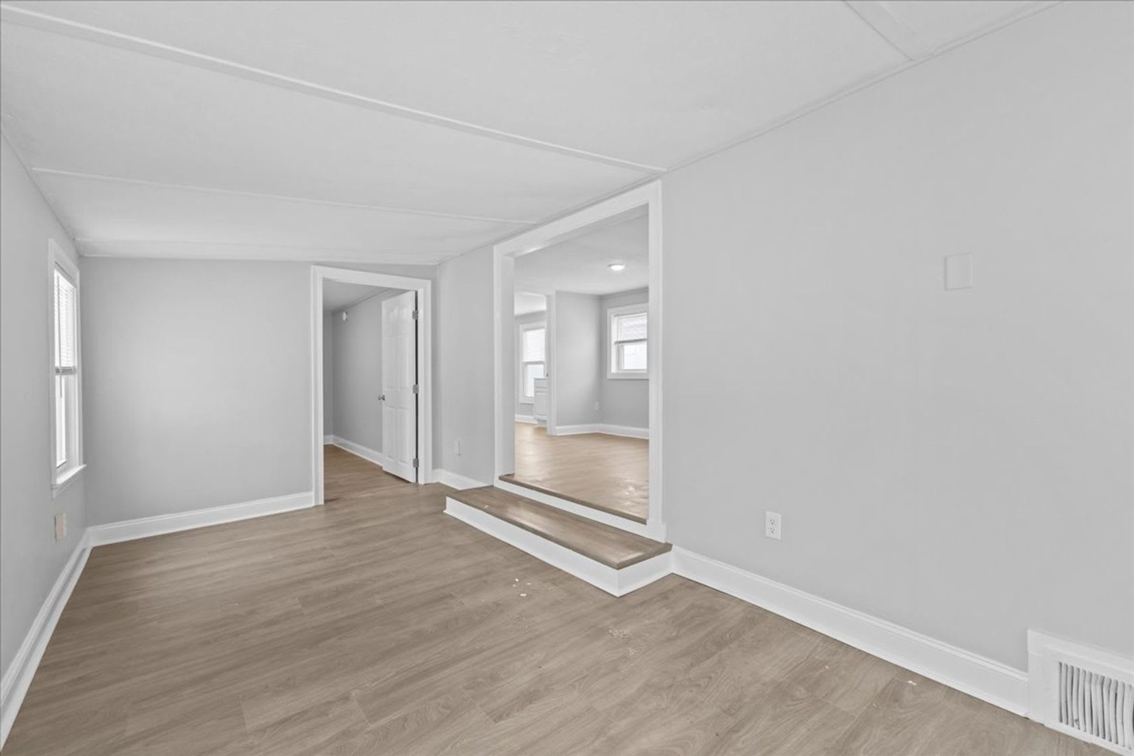 Newly Renovated 3 bedroom home in Burlington – photo 5
