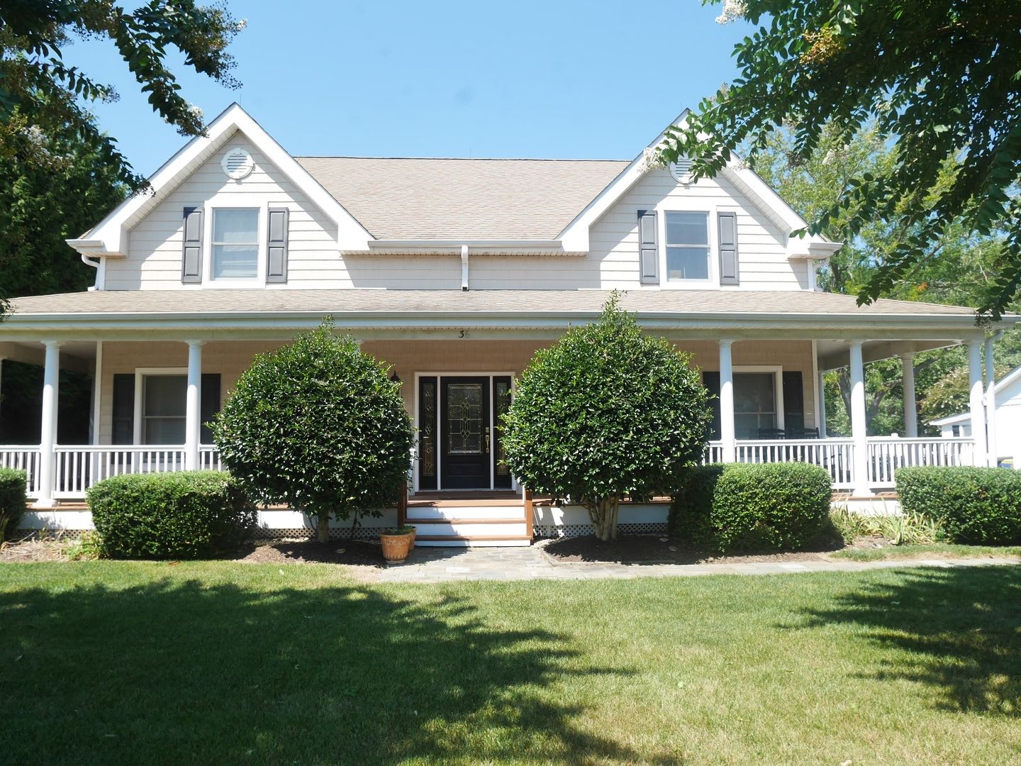 Elegant Coastal Home with Spacious Layout Near Lewes Beach – photo 1
