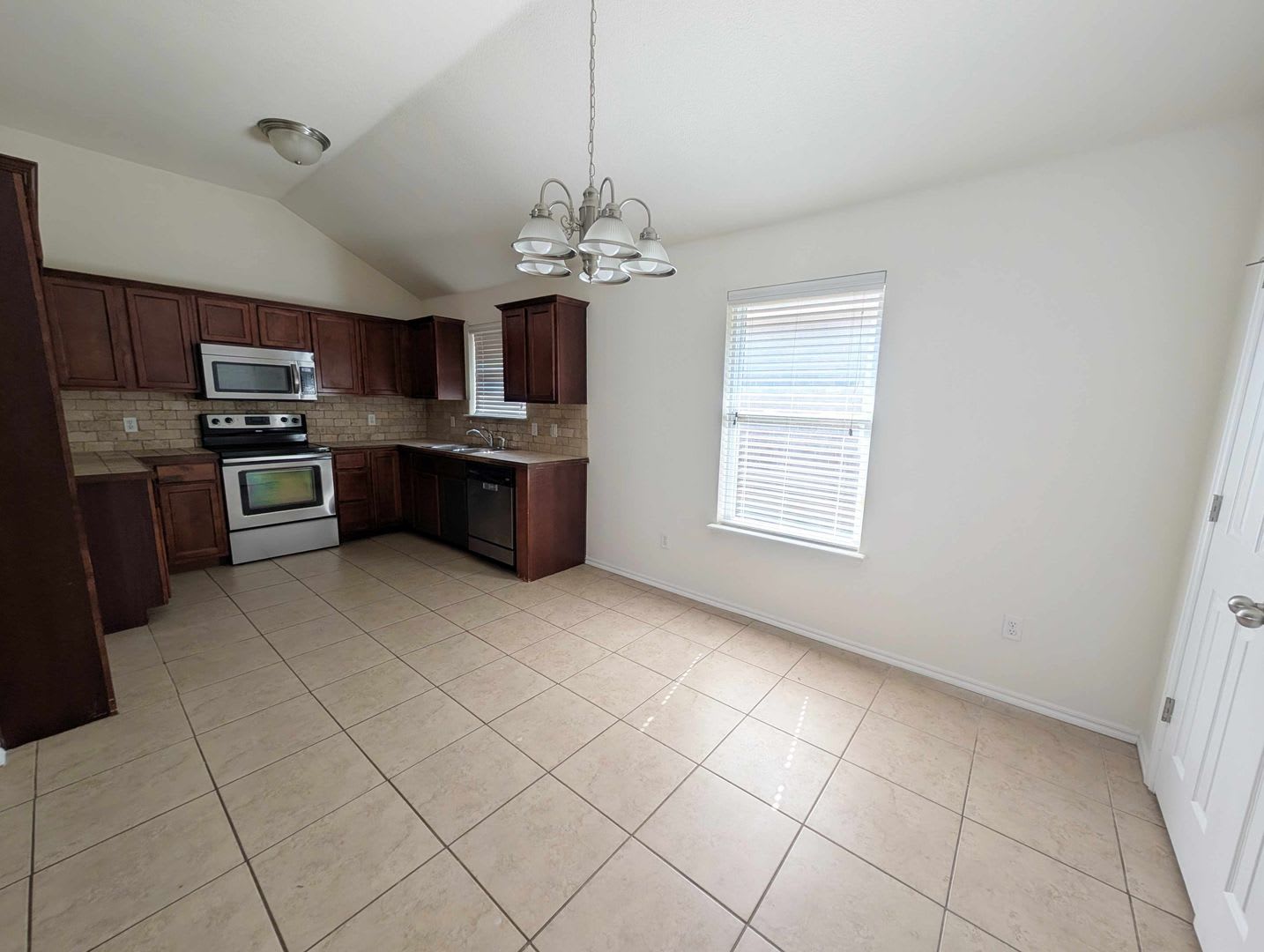 Modern Living in Edmond – photo 5