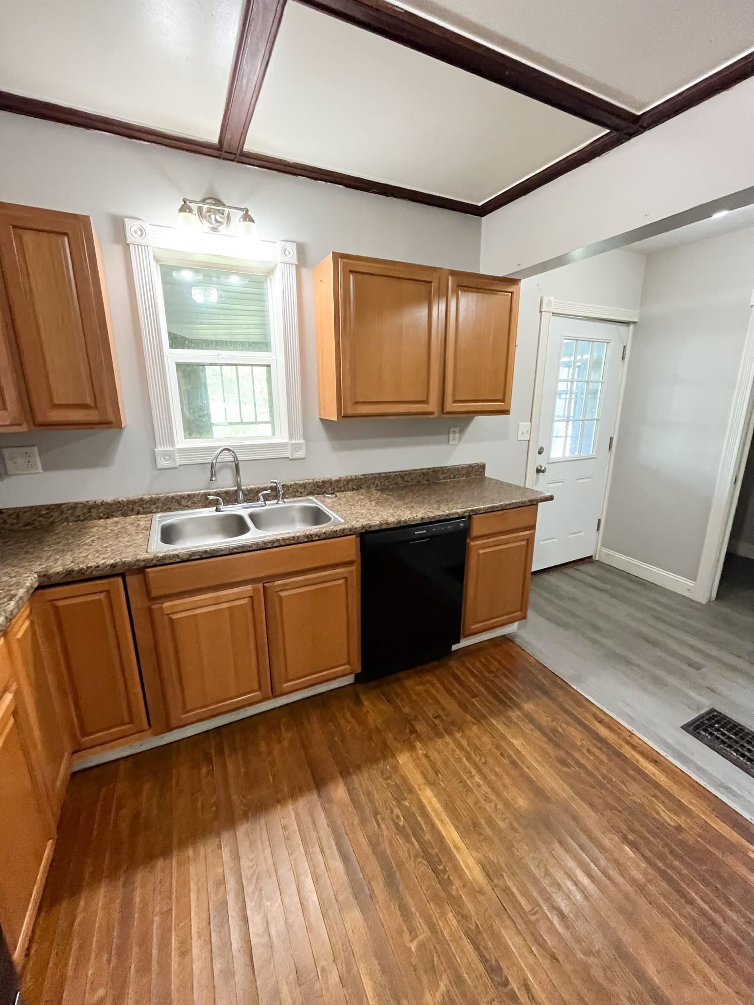 1011 Bronson Street – photo 2