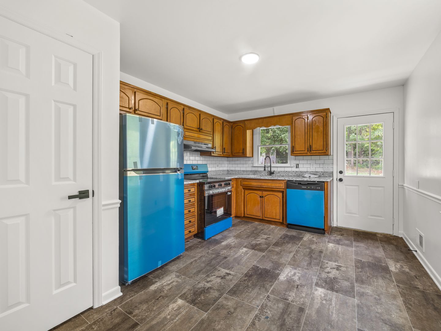Renovated 2 Br 2 Ba Home 500 Off First Month Rent – photo 5