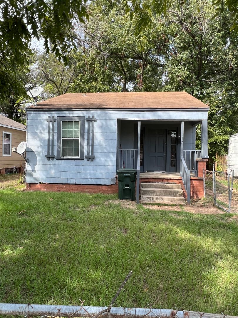 Clean 3bed, 1 bath ready to go! – photo 1