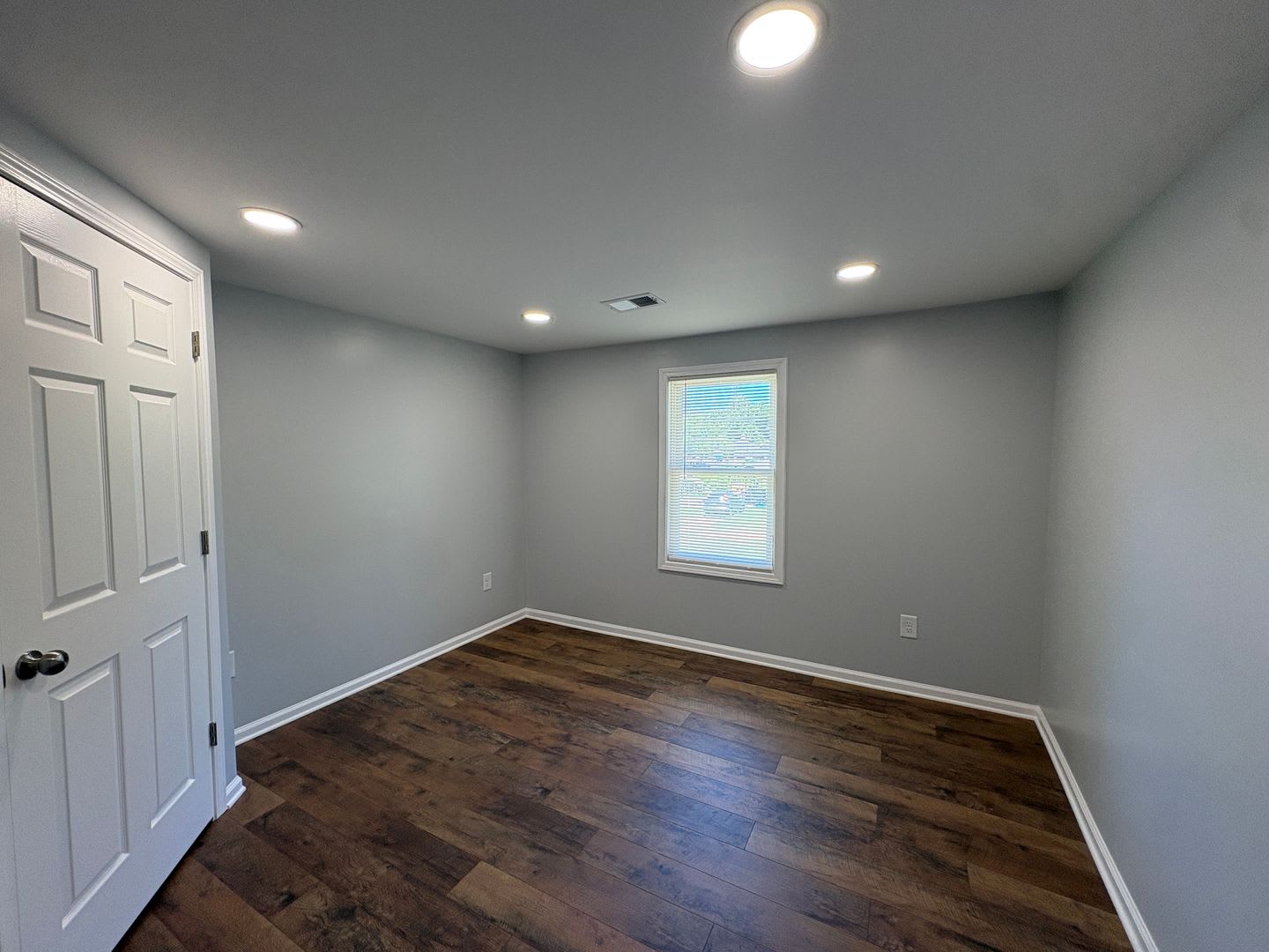 Modern Comfort Meets Small-Town Charm at 206 Hillcrest – photo 4