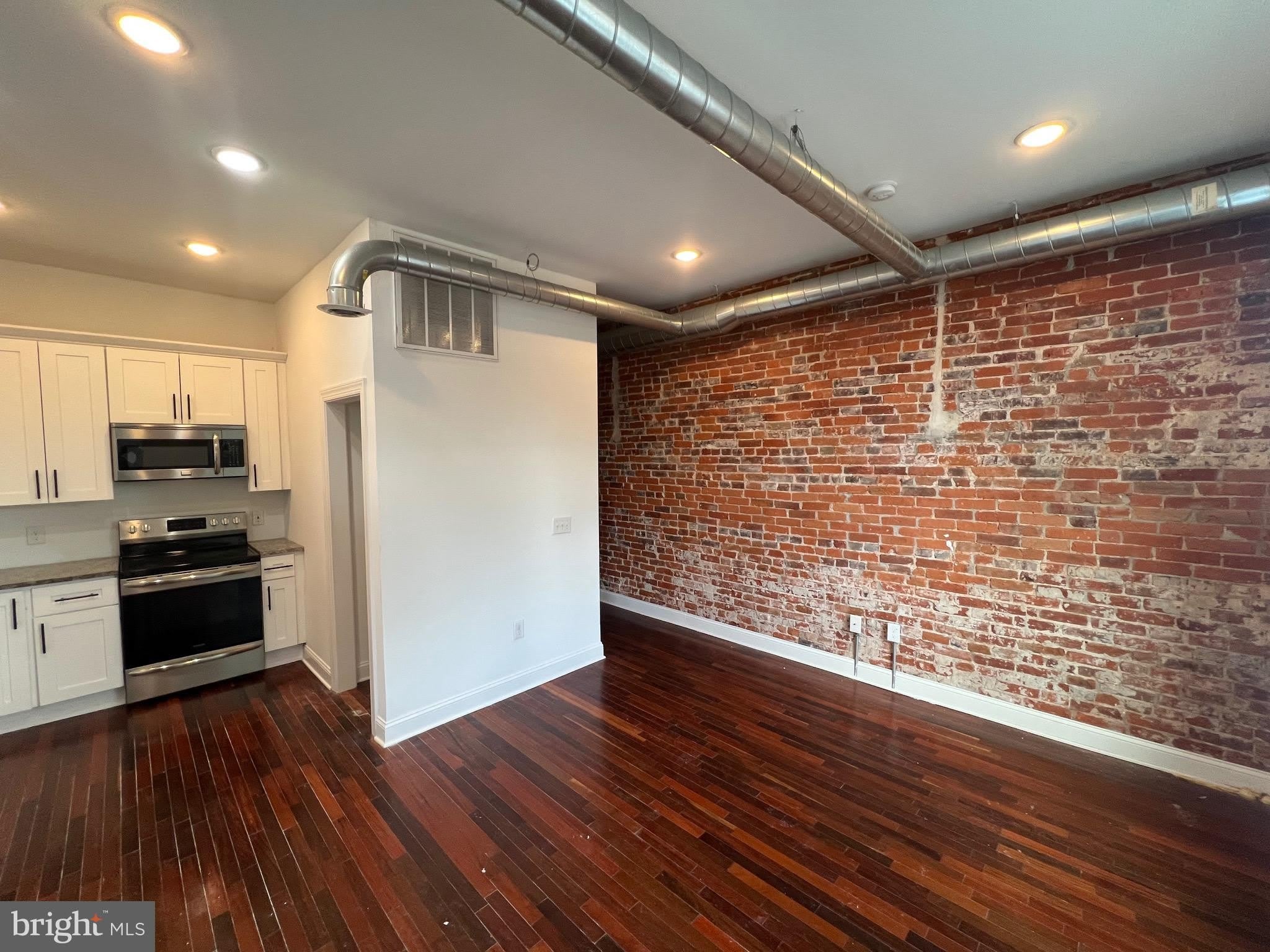 3228 W DIAMOND Street – photo 1