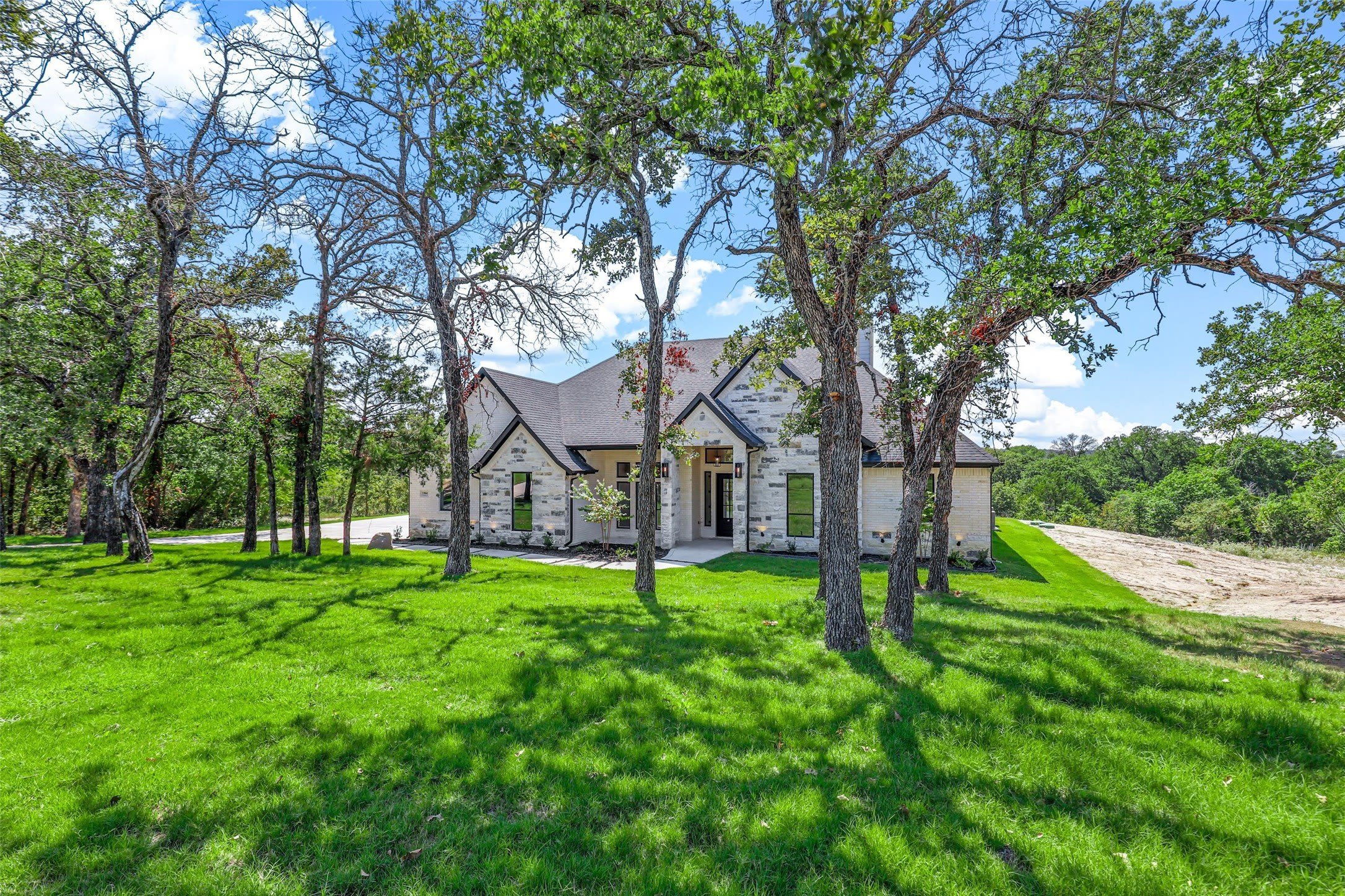1064 Glenoaks Drive – photo 3