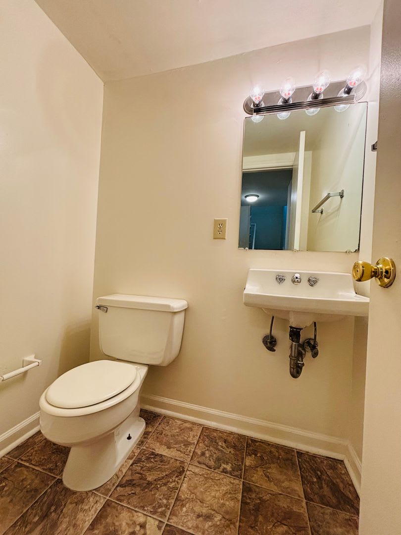 3 Bedroom 2.5 Bath Townhouse – photo 4