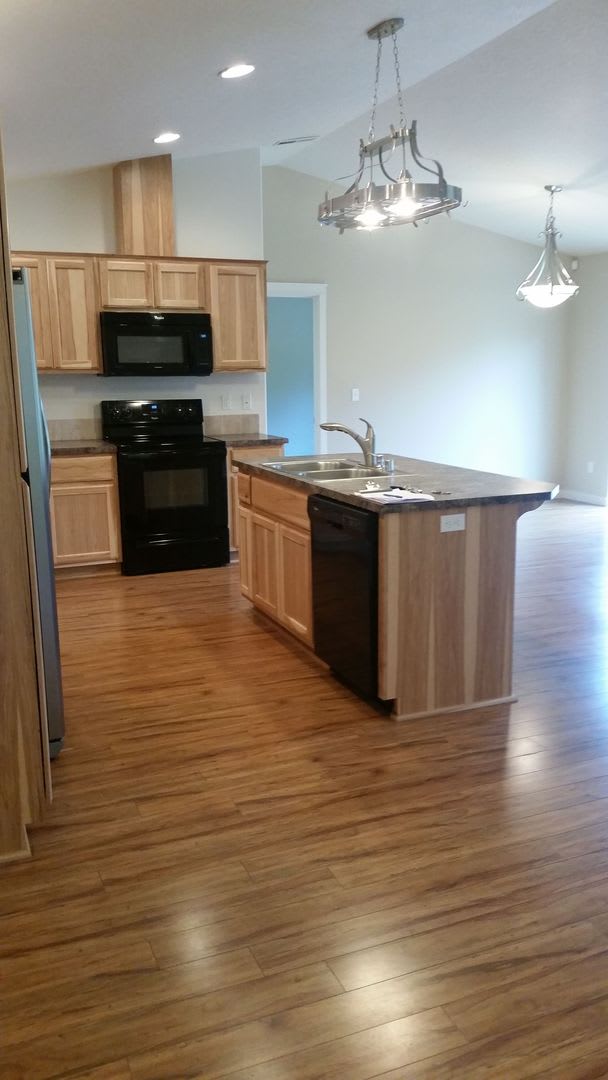 Stunning four-bedroom one level home with a spacious lot! – photo 4
