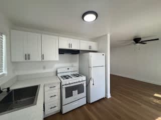 121 West Century Boulevard – photo 4
