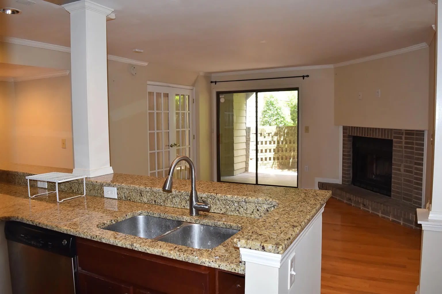 413 West 8th Street Apt B – photo 2