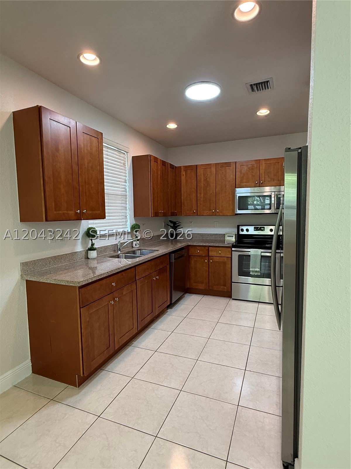 9762 NW 8th Ter – photo 2