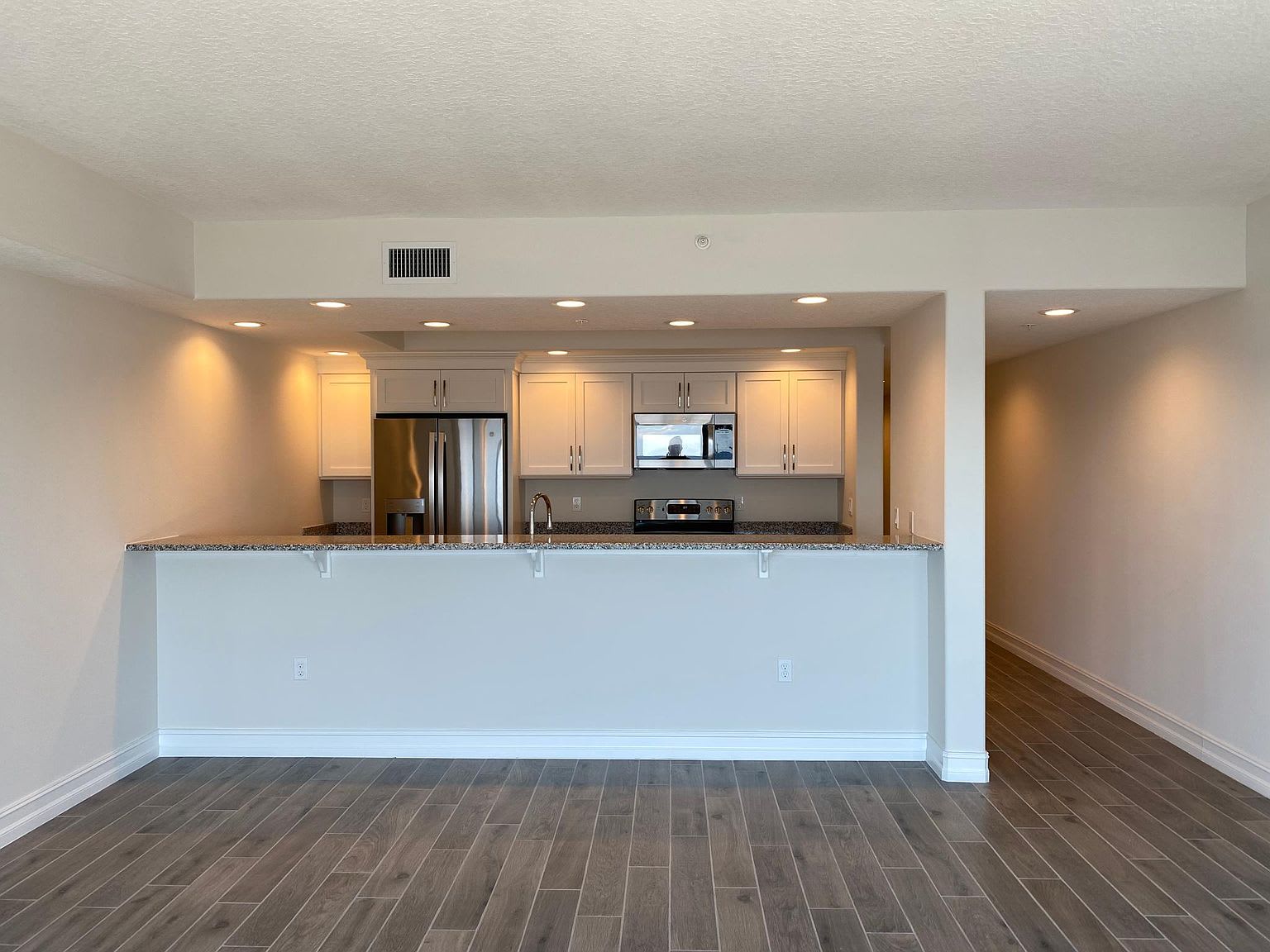 1825 Riverside Drive – photo 4