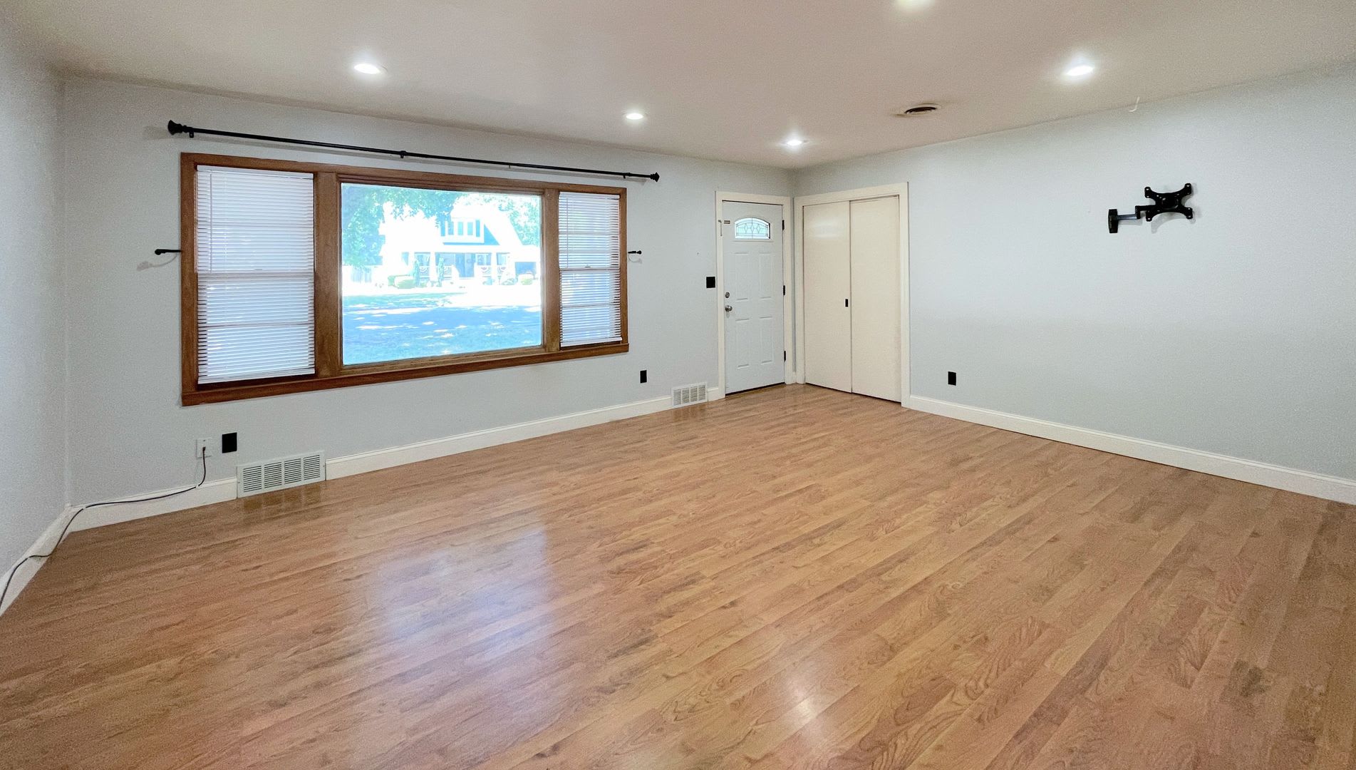 Spacious 3-Bedroom, 2-Bathroom Home – photo 3