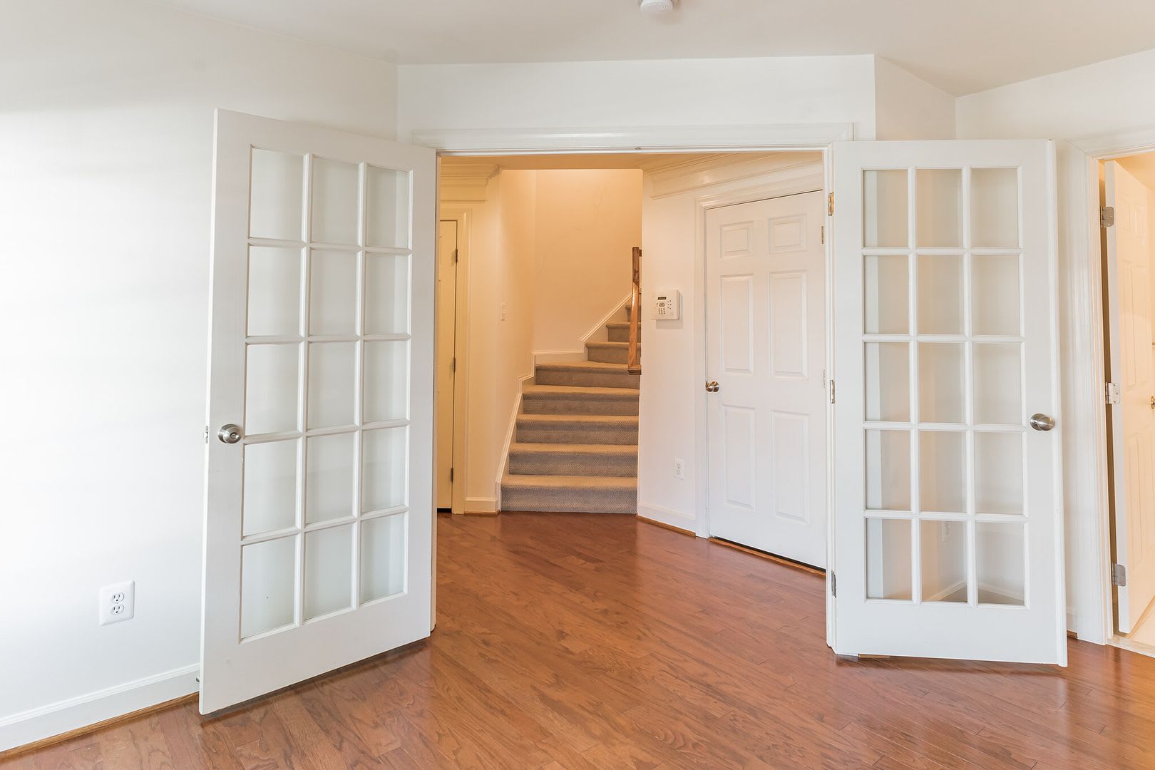 Lovely Townhome Conveniently Located! – photo 5