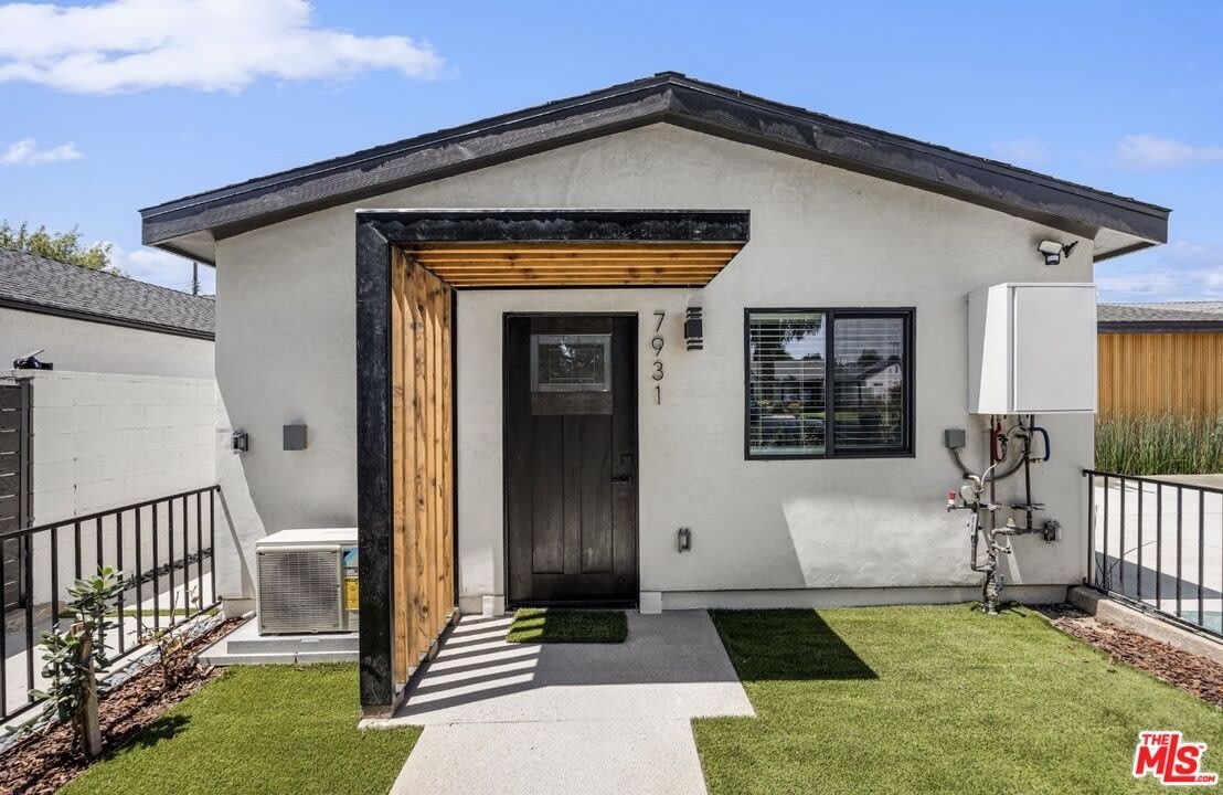 7931 Zelzah Ave – photo 3